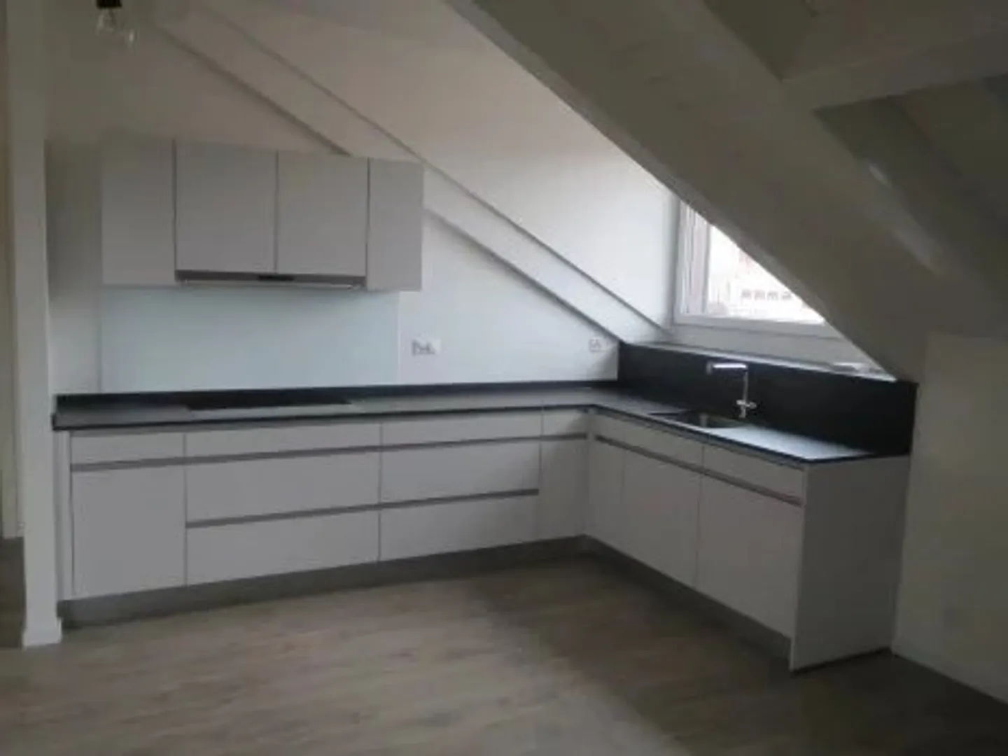 Magnificent 3.5-room apartment in the attic - Photo 4 of 12