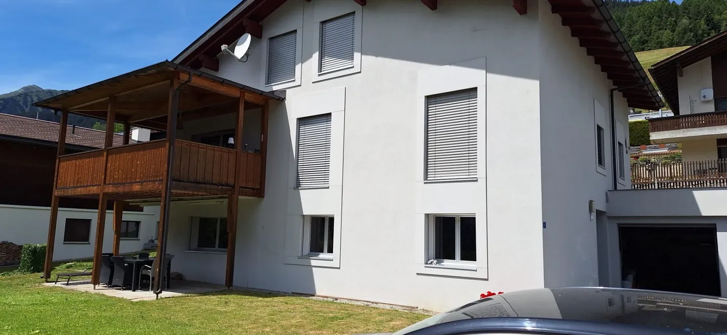 Vacanza o residenza, appartamento accogliente con area salotto coperta - Foto 1 di 3