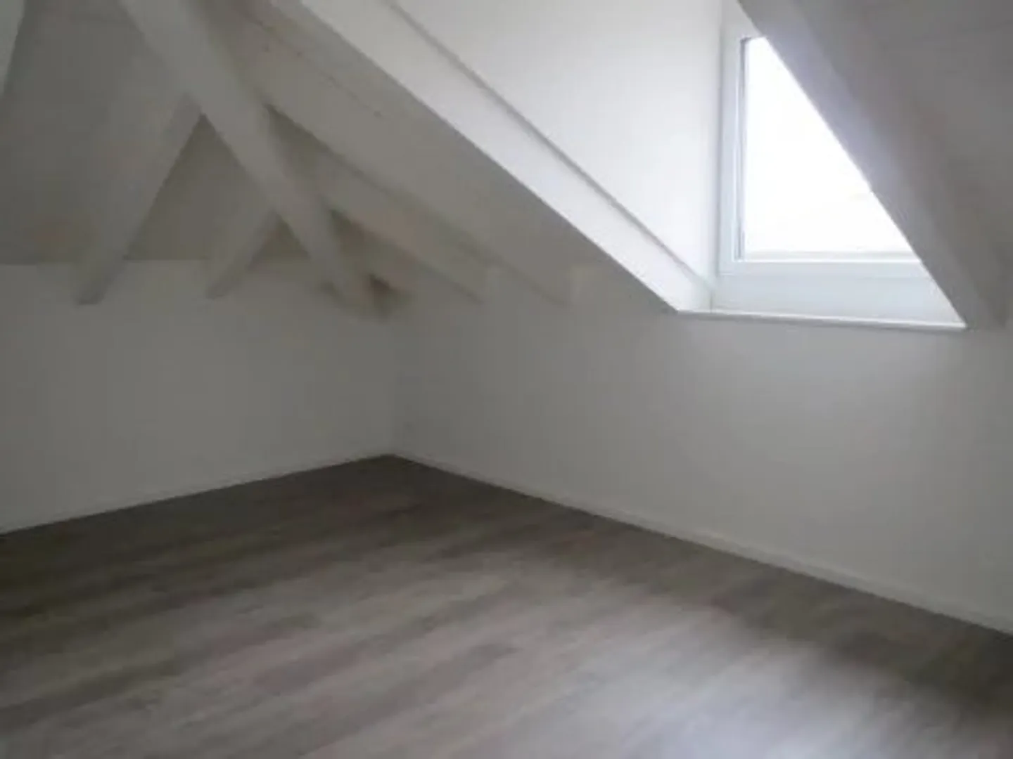 Magnificent 3.5-room apartment in the attic - Photo 9 of 12