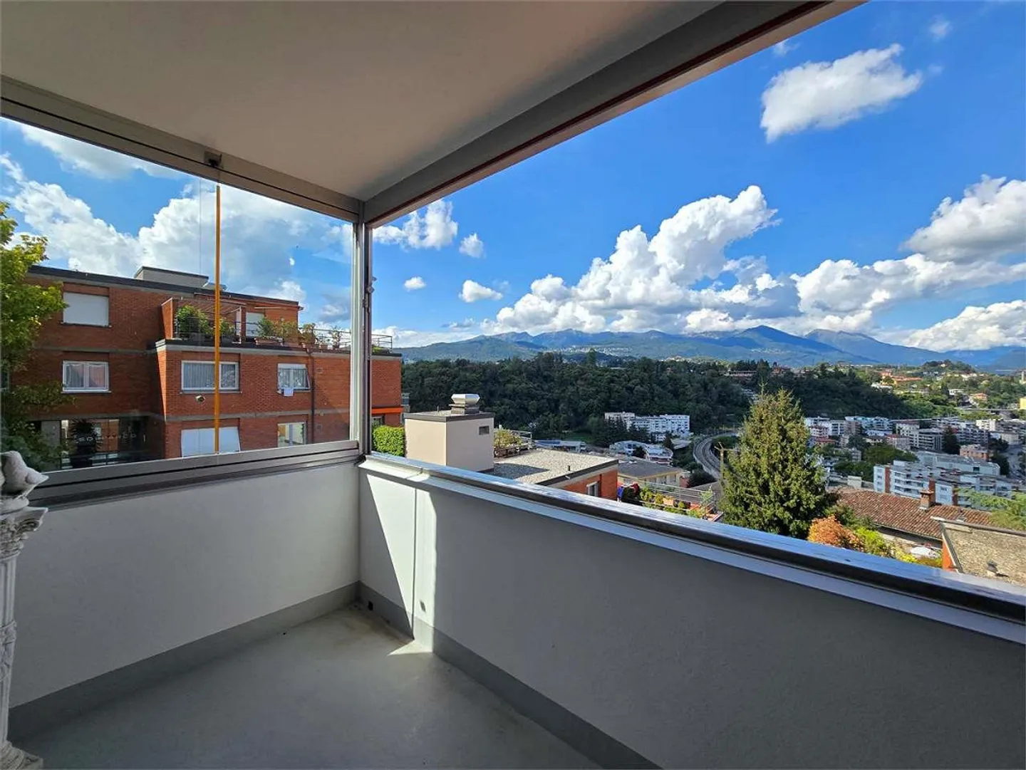 Paradiso - Bright 4.5 rooms with spacious areas and modern finishes - Photo 12 of 13
