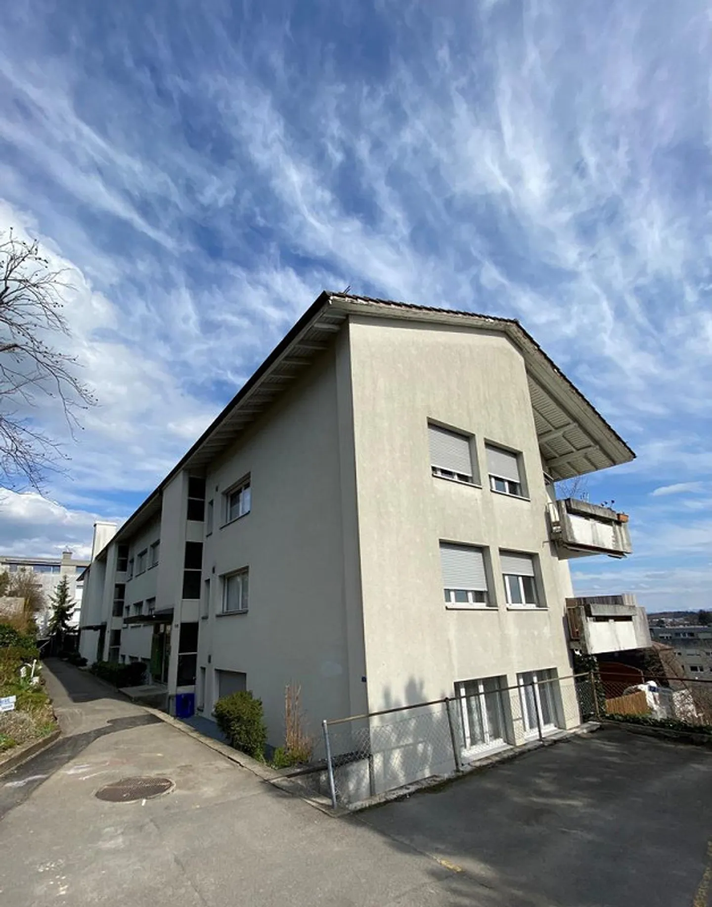 Appartement en attique moderne de 2,5 pièces au 3ème étage avec balcon - Photo 6 sur 6