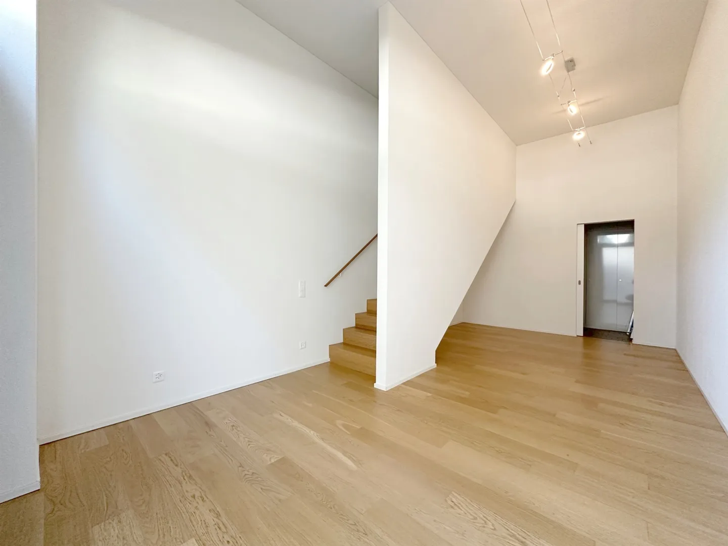 À la maison en ville, à la maison dans le vert - Appartement studio décontracté - Photo 2 sur 13