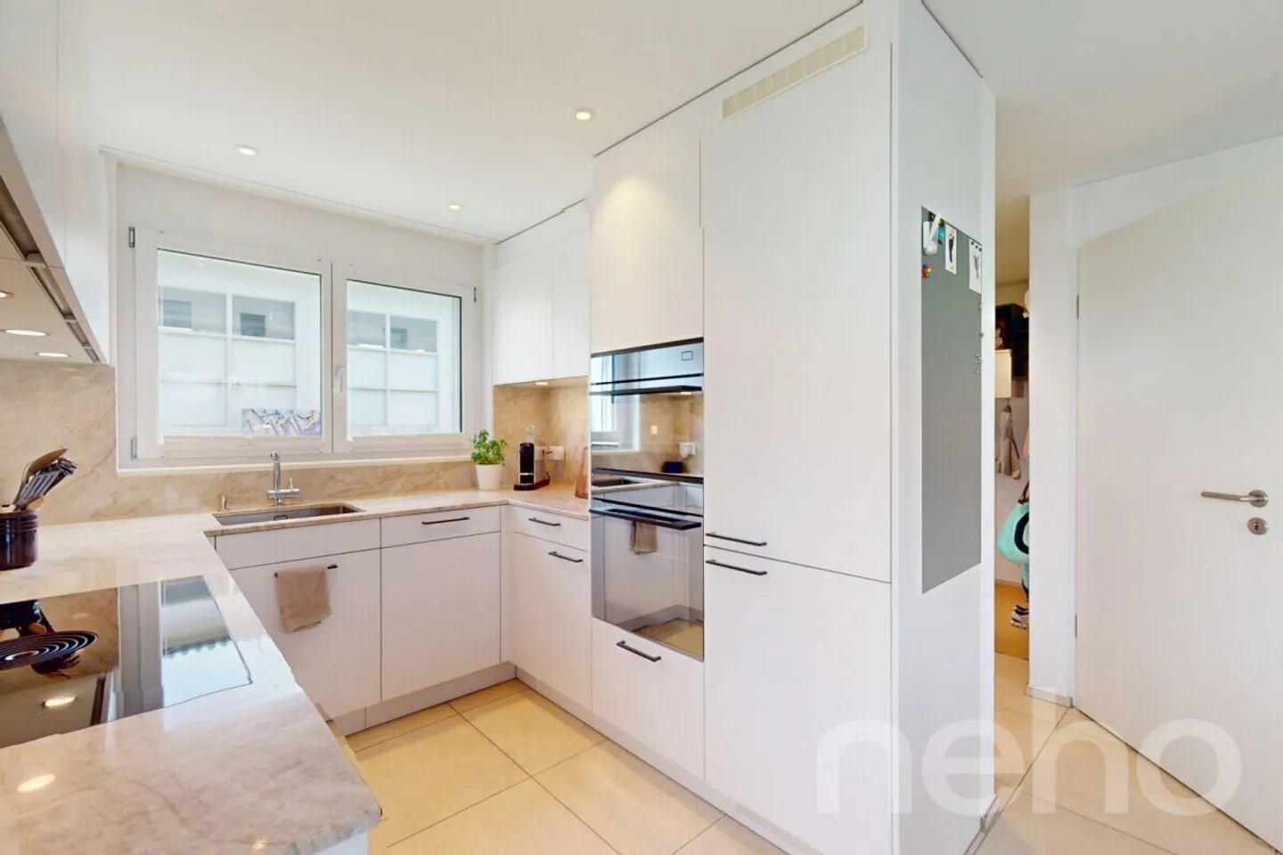 Modern 5.5-room corner townhouse with three parking spaces - Photo 2 of 12