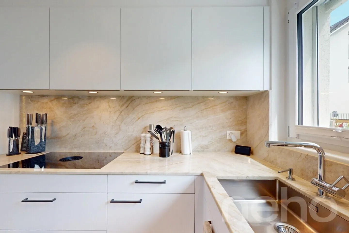 Modern 5.5-room corner townhouse with three parking spaces - Photo 4 of 12