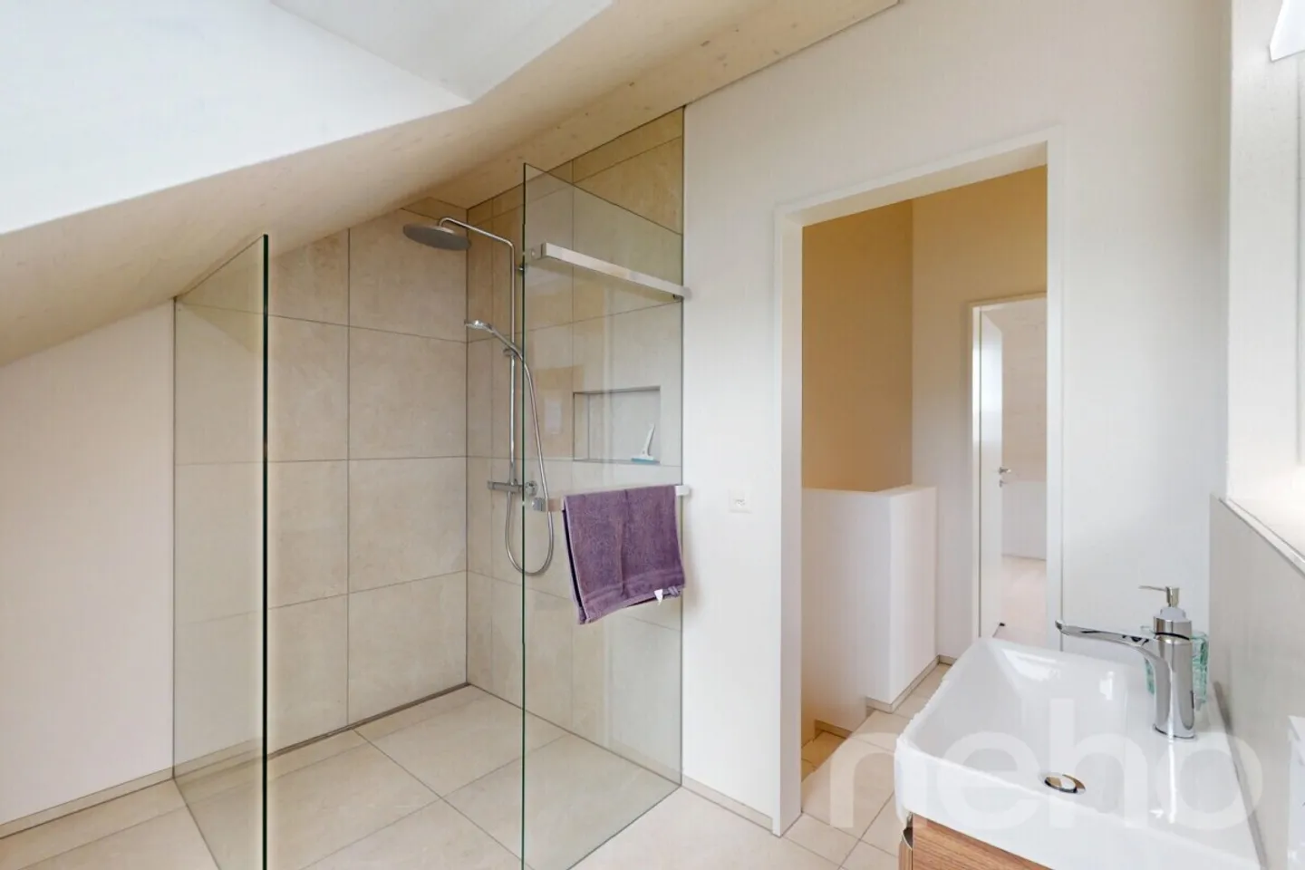 Modern 5.5-room corner townhouse with three parking spaces - Photo 10 of 12