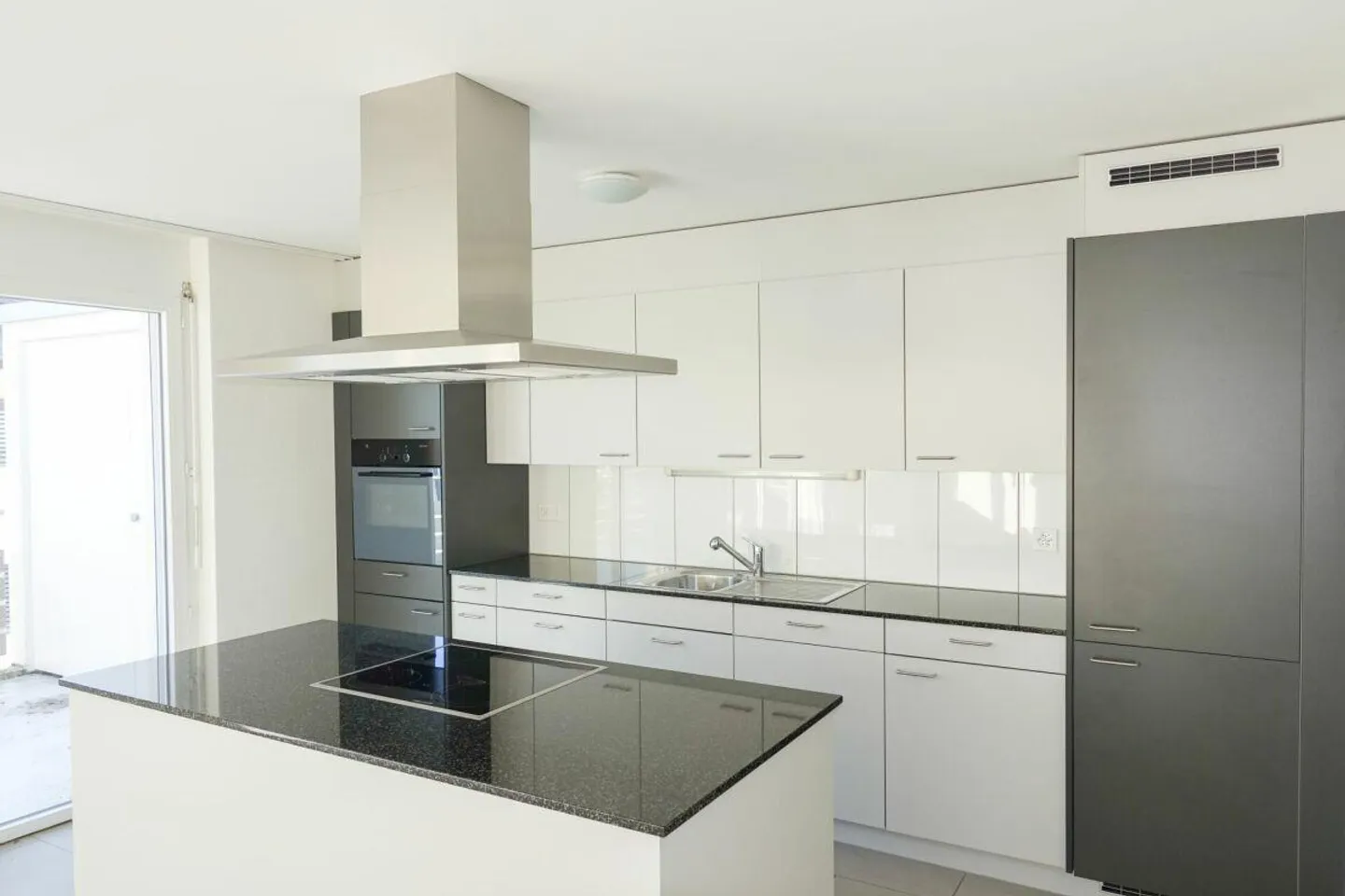 Appartement moderne avec balcon spacieux - Photo 1 sur 11