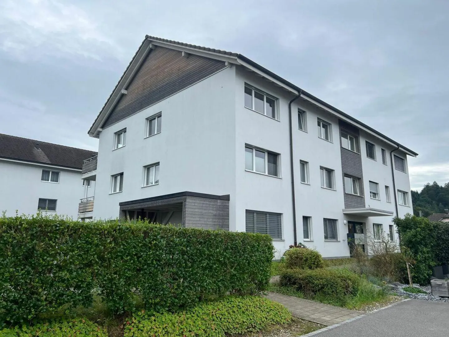 Appartement moderne avec balcon spacieux - Photo 2 sur 11