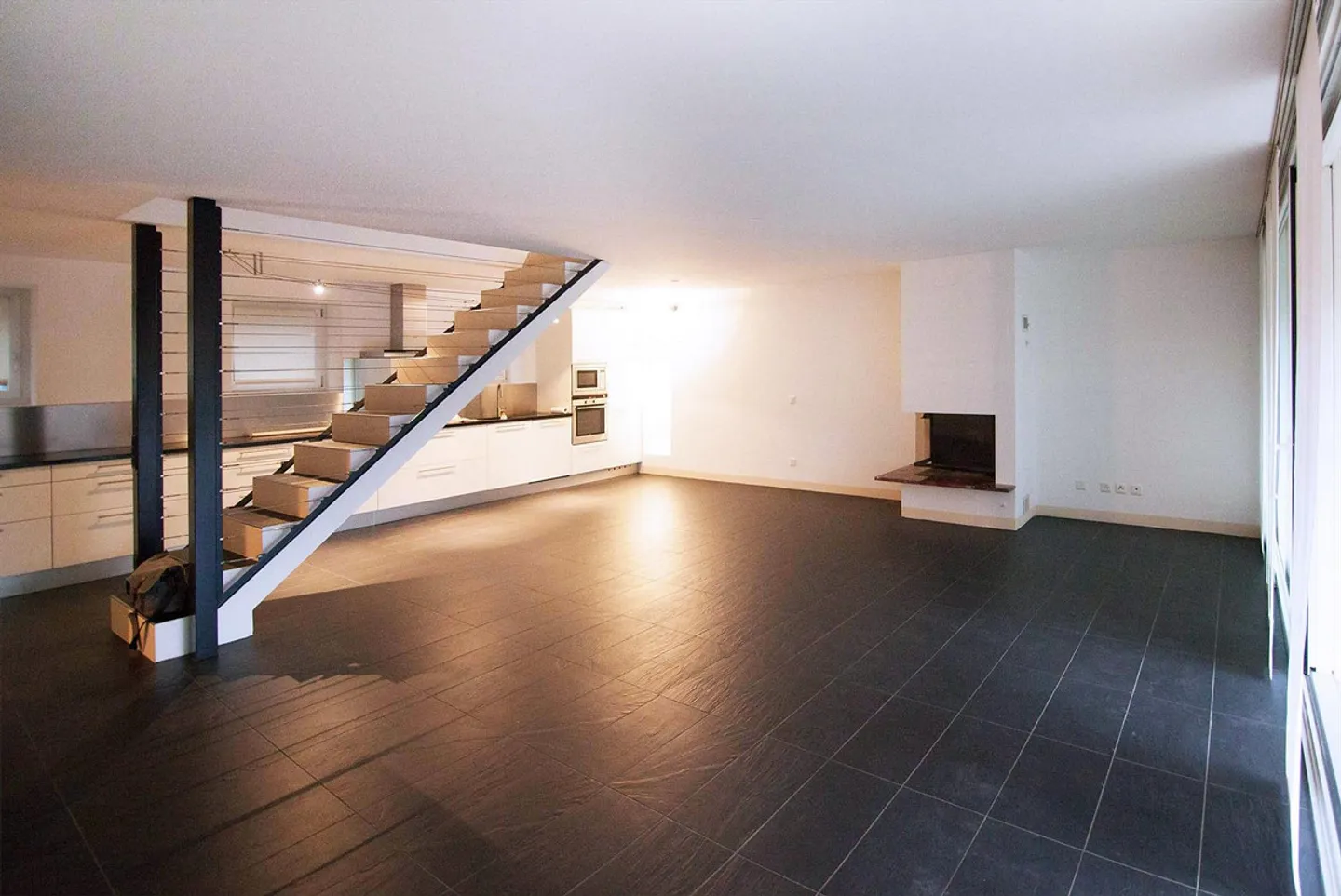 SPACIOUS DUPLEX 3.5 ROOMS WITH PRIVATE GARDEN IN AGNO - Photo 3 of 12