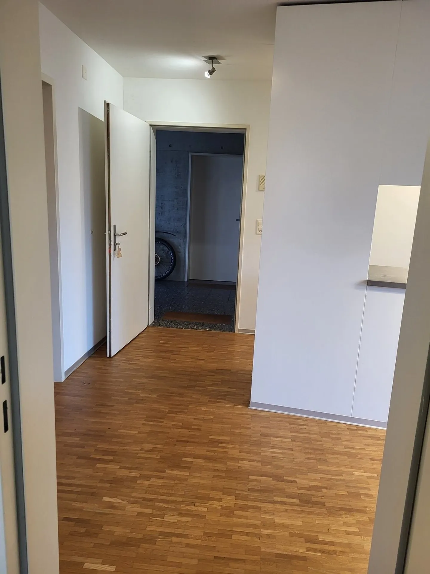 Appartement calme de 3 pièces avec balcon à Bienne - Photo 3 sur 11