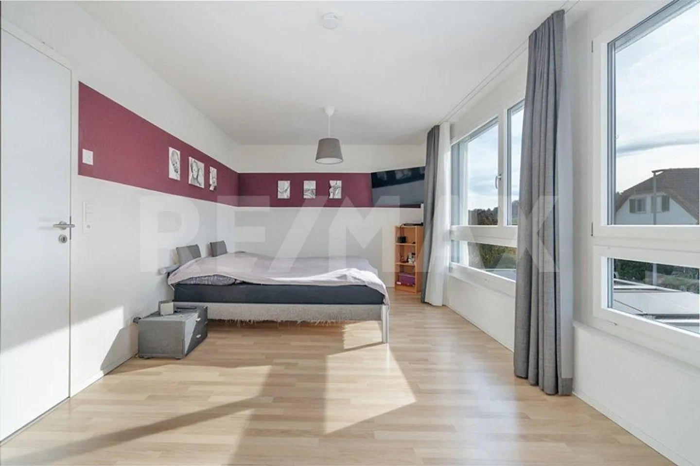 Modernes freistehendes Haus mit Garten - Foto 6 von 11