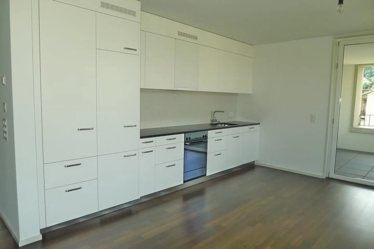 Appartamento moderno di 2,5 locali in posizione centrale - Foto 3 di 7