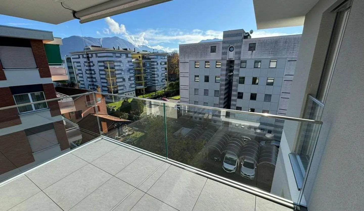 Massagno - Modernes 2,5-Zimmer-Apartment mit Balkonen im 2. Stock - Foto 3 von 11