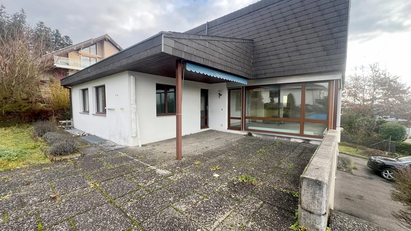 Detached 6½-room single-family house with a panoramic view, garden, studio... - Photo 2 of 8