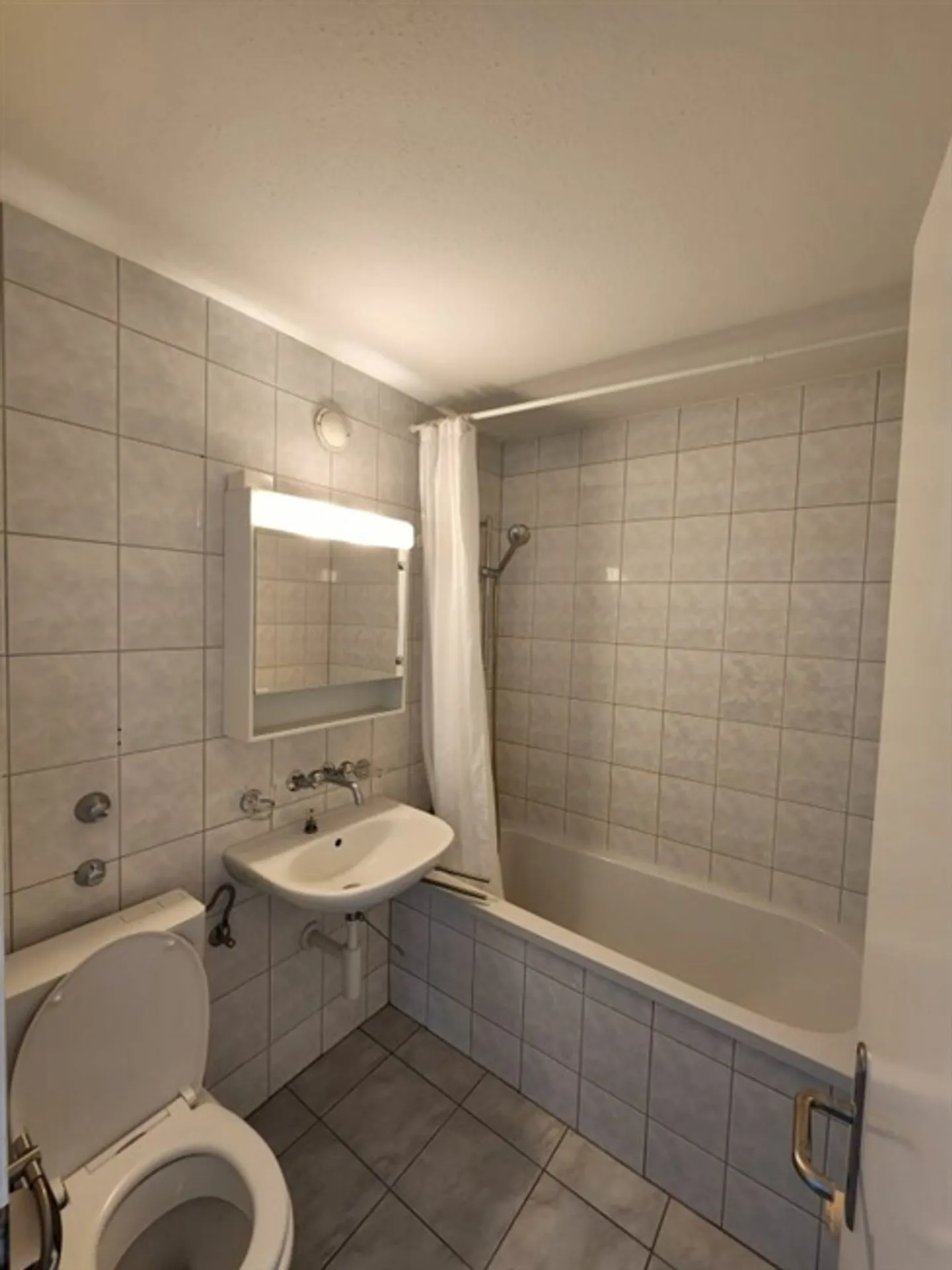 A look here is worth it: Affordable 2.5 room apartment now available! - Photo 2 of 7