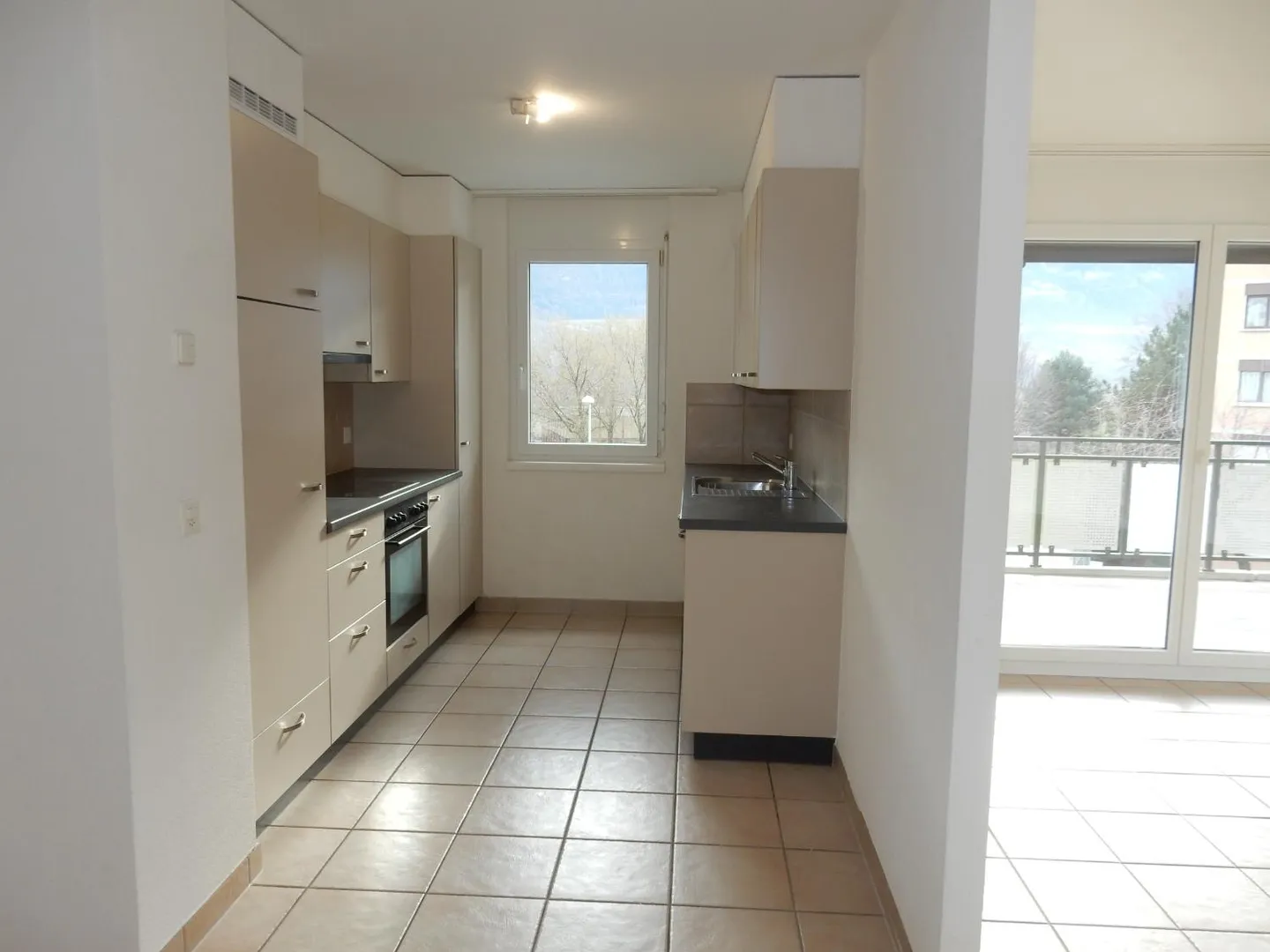 Appartement ensoleillé de 4.5 pièces - Photo 3 sur 10