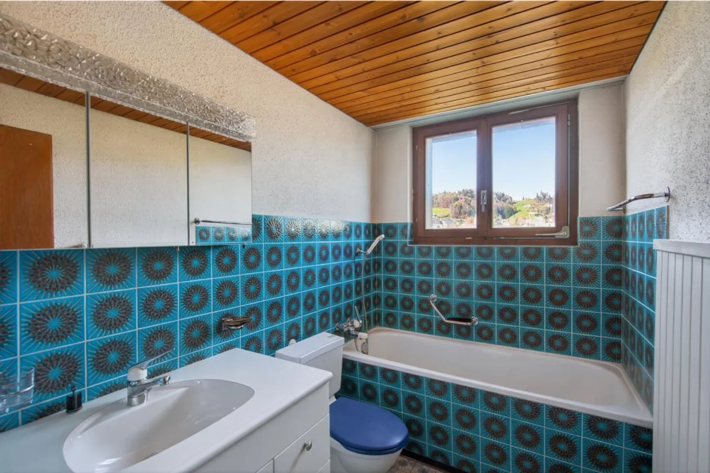 Working and Living Under One Roof - Detached Single-Family House - Photo 6 of 11