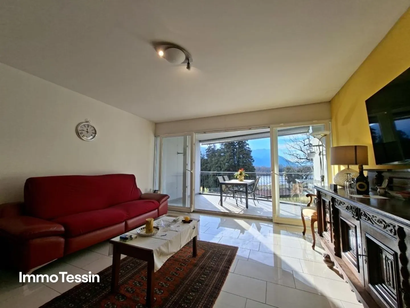 Appartamento tranquillo, soleggiato e molto ben curato con terrazza e bella vista sul verde e sulle montagne circostanti - Foto 5 di 13