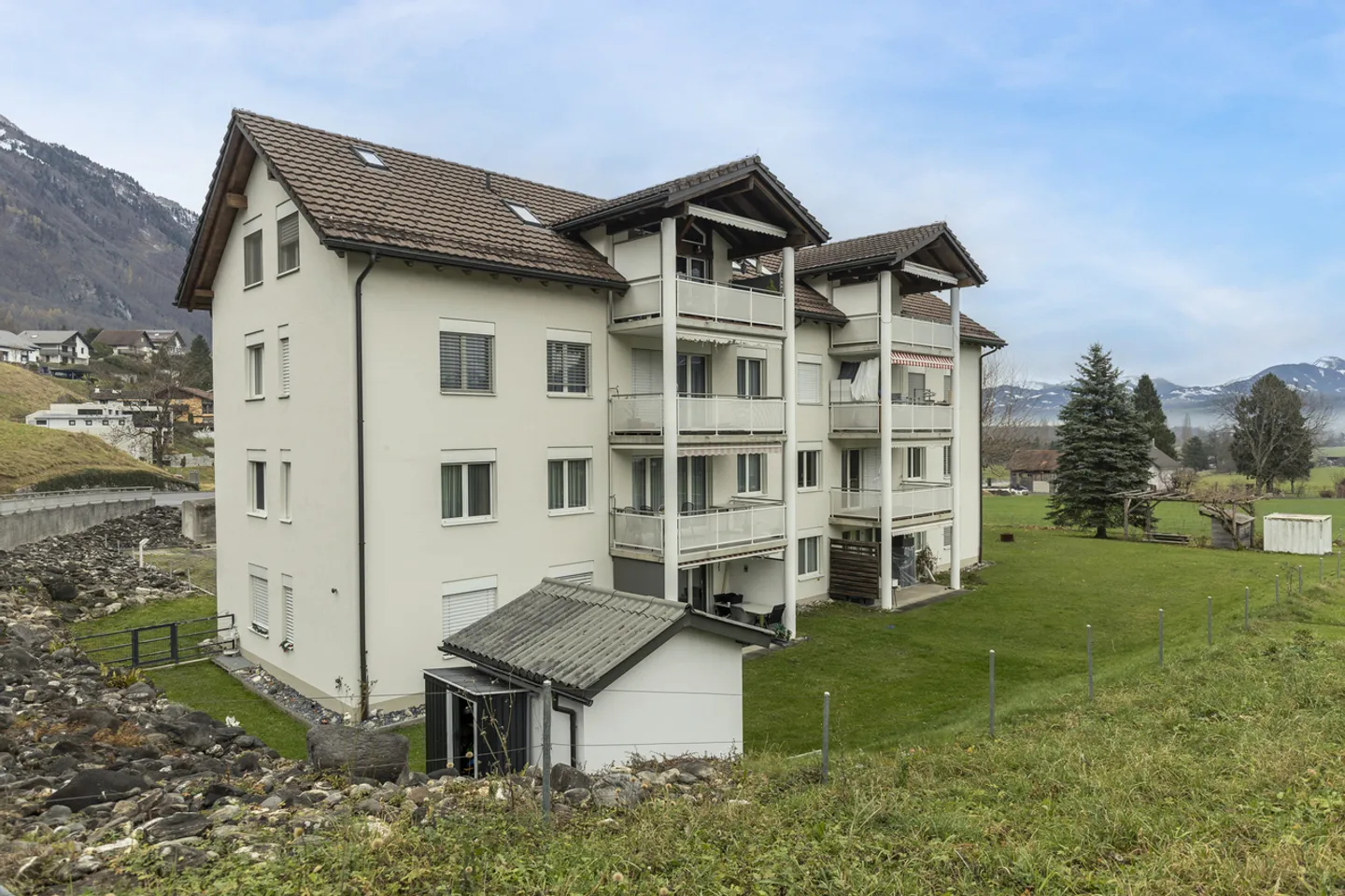 Casa adatta alle famiglie - con camino e balcone - Foto 6 di 7