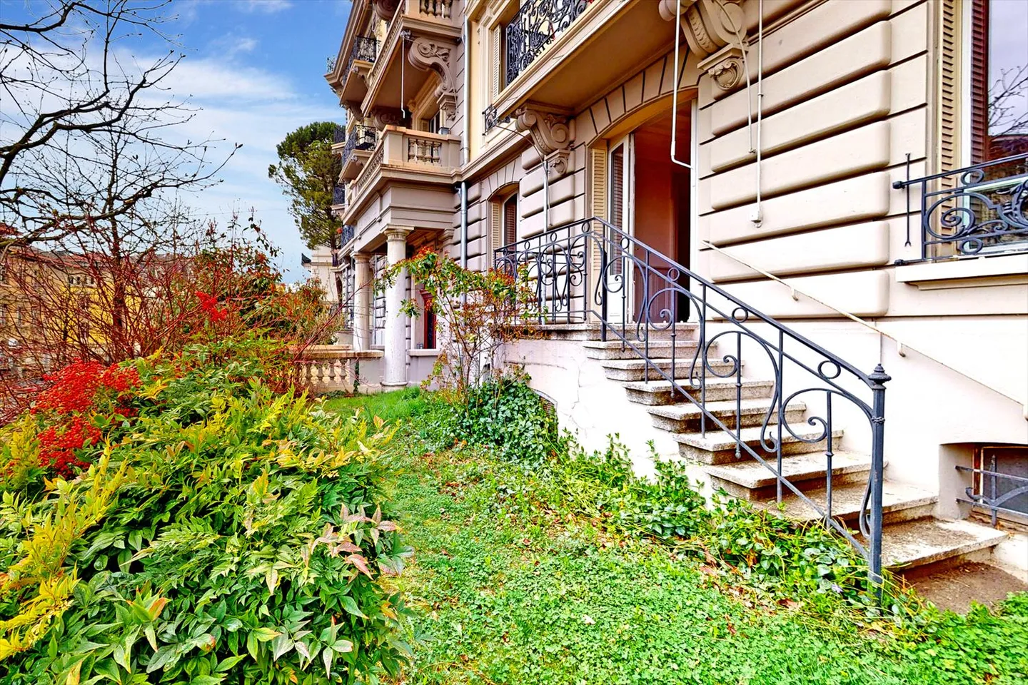 A unique frame - Photo 8 of 12