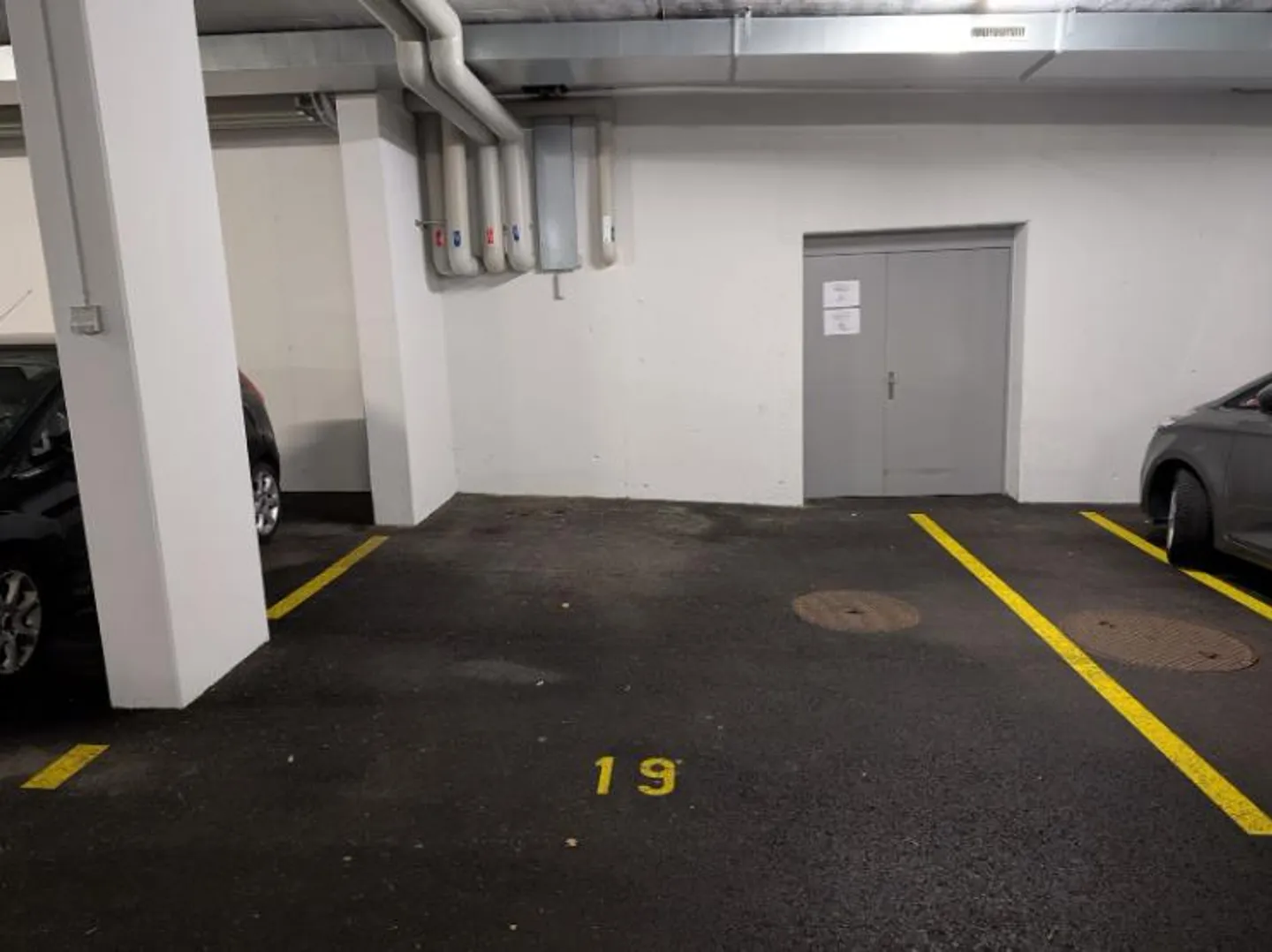 Geräumiger Parkplatz - Foto 1 von 1