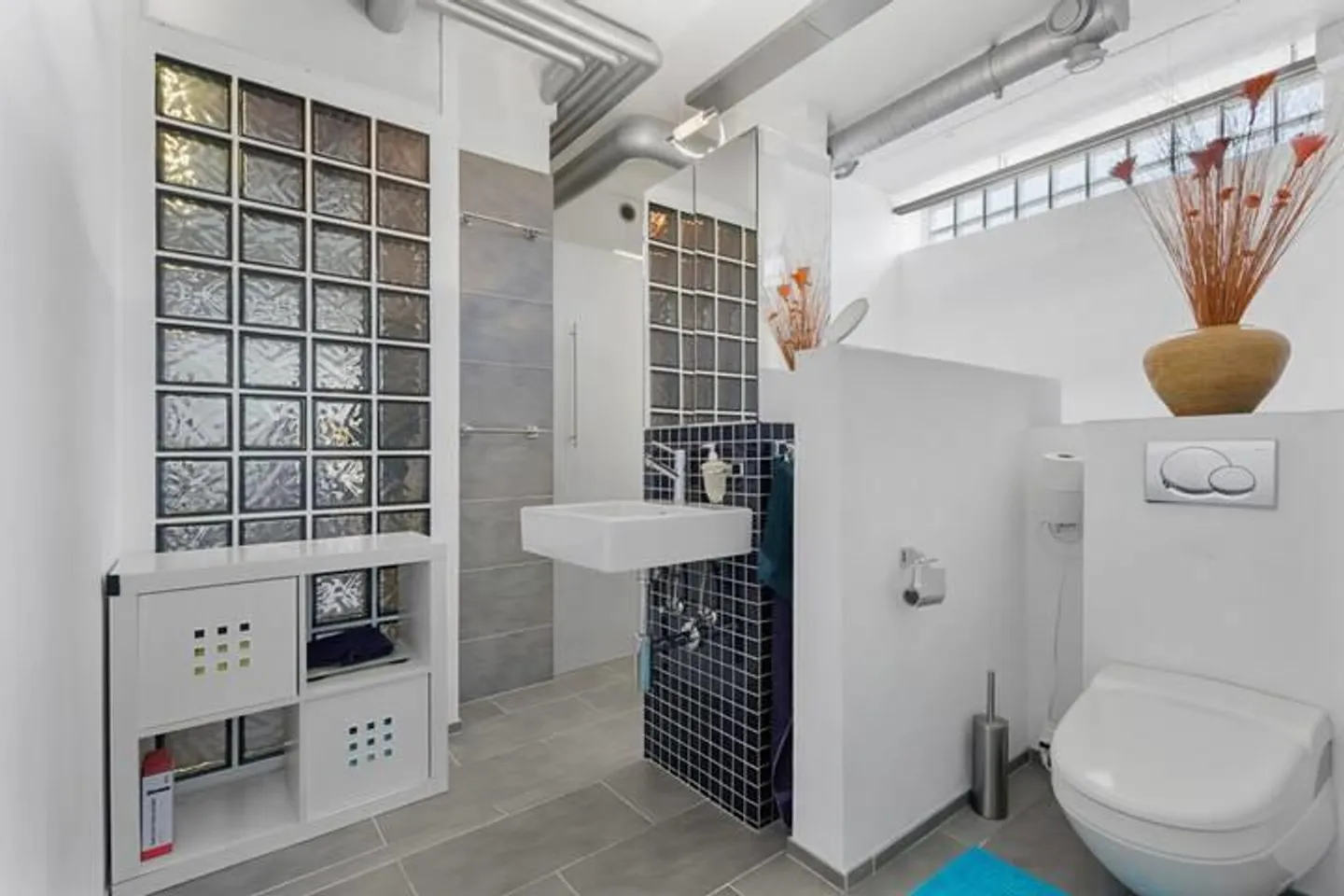 Stunning Loft with Huge Terrace - Photo 5 of 8