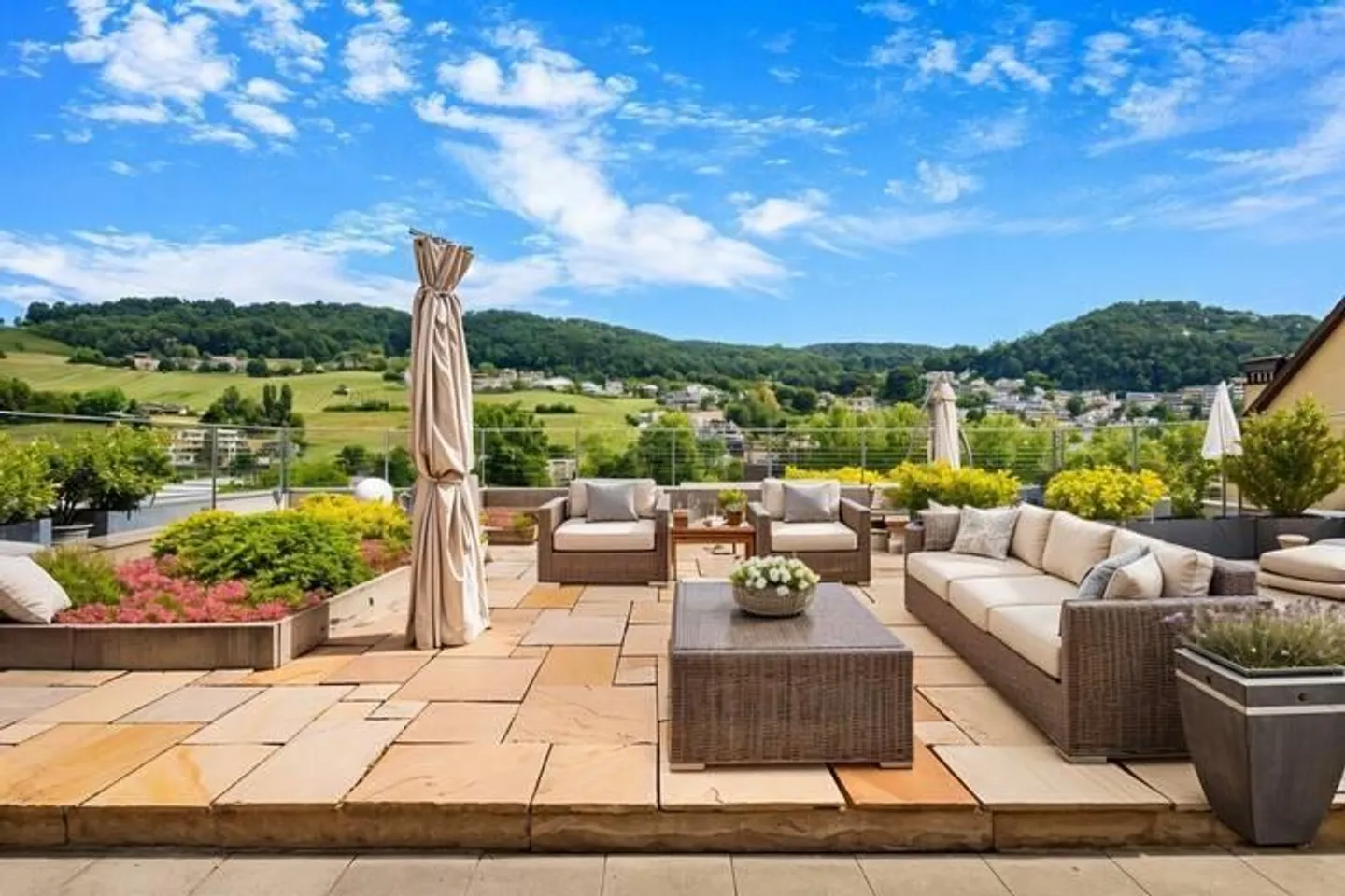 Stunning Loft with Huge Terrace - Photo 7 of 8