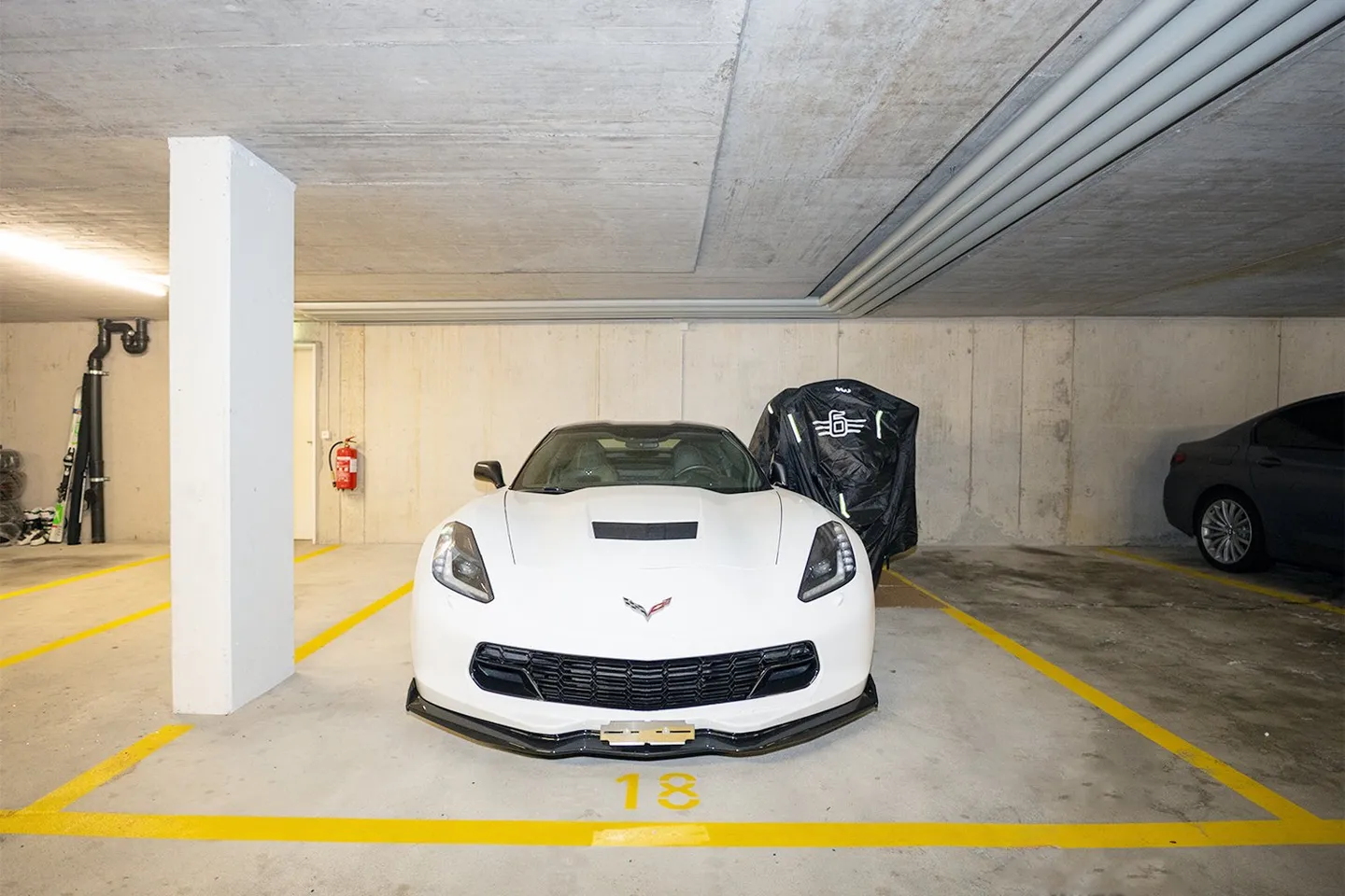 Attractive very large underground parking space, bright and friendly, for sale near Zurich - Photo 3 of 6