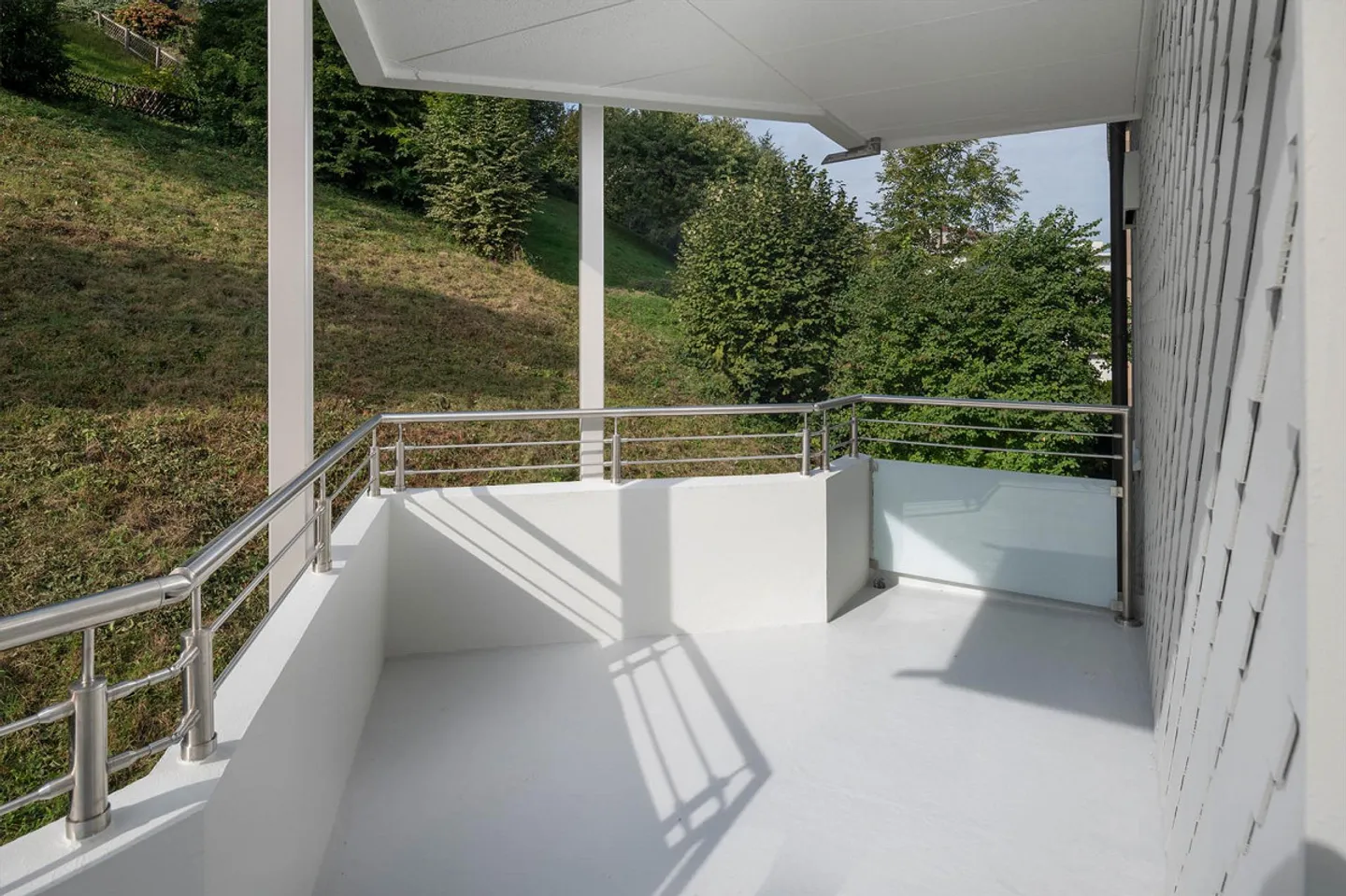 Modern Apartment with Lake View - Photo 6 of 7