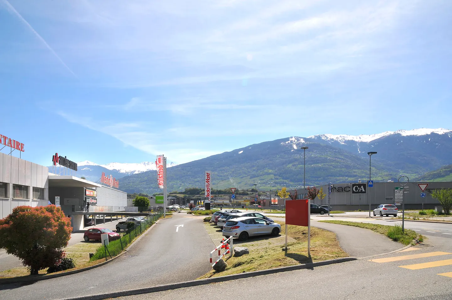 Opportunity - Restaurant Space in the Heart of Antzère Centre - Photo 3 of 4