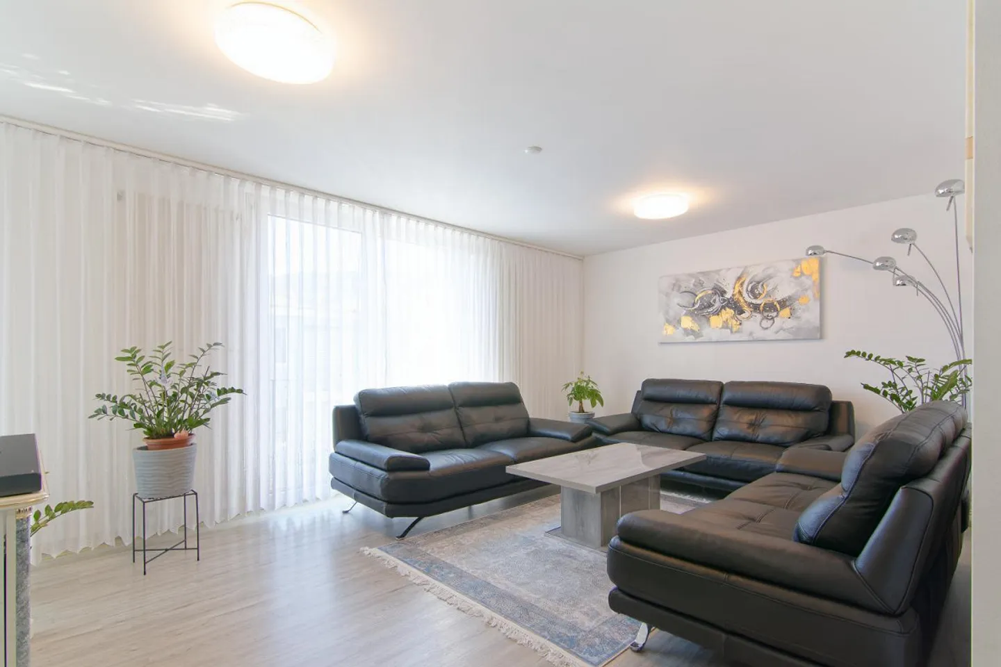 Modern 4.5-room apartment in the top floor - Photo 1 of 8