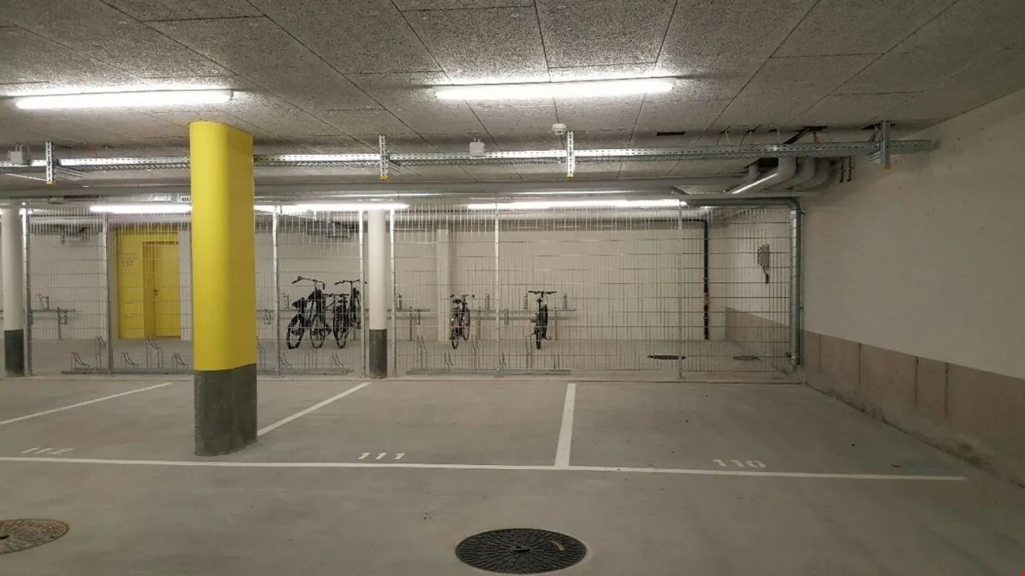 Places de parking pour voitures anciennes - Photo 3 sur 5