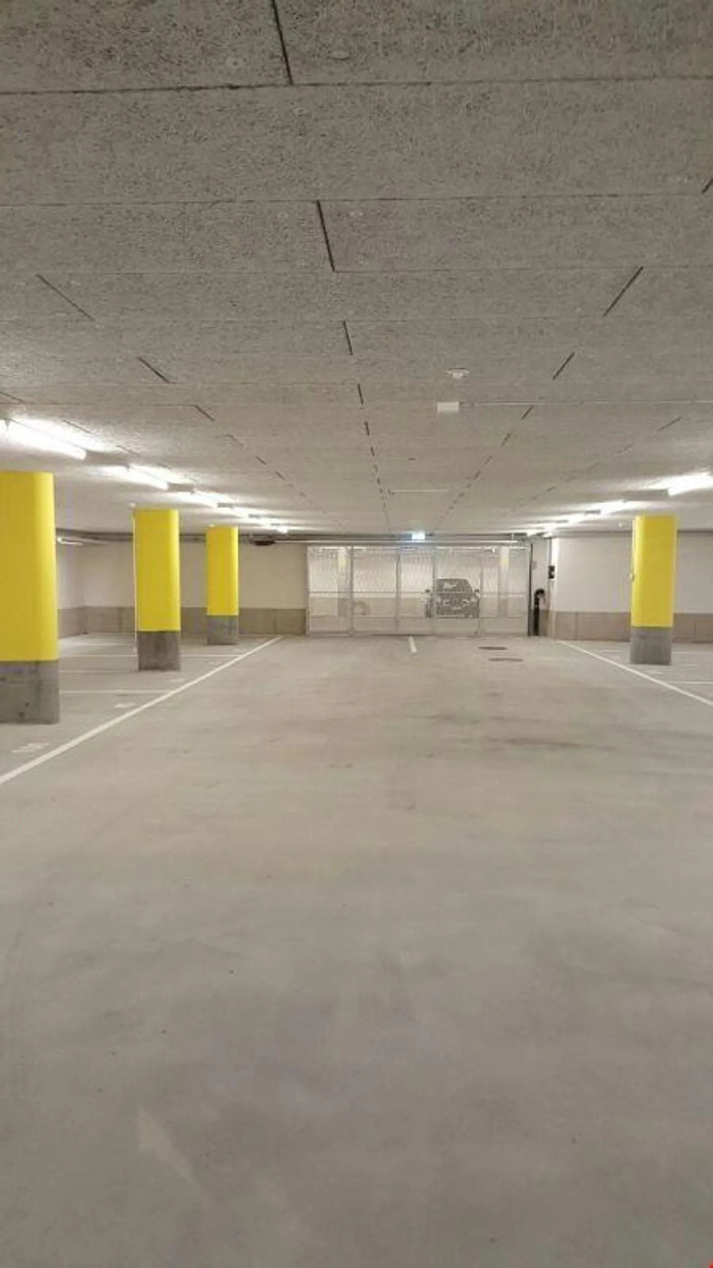 Places de parking pour voitures anciennes - Photo 2 sur 5