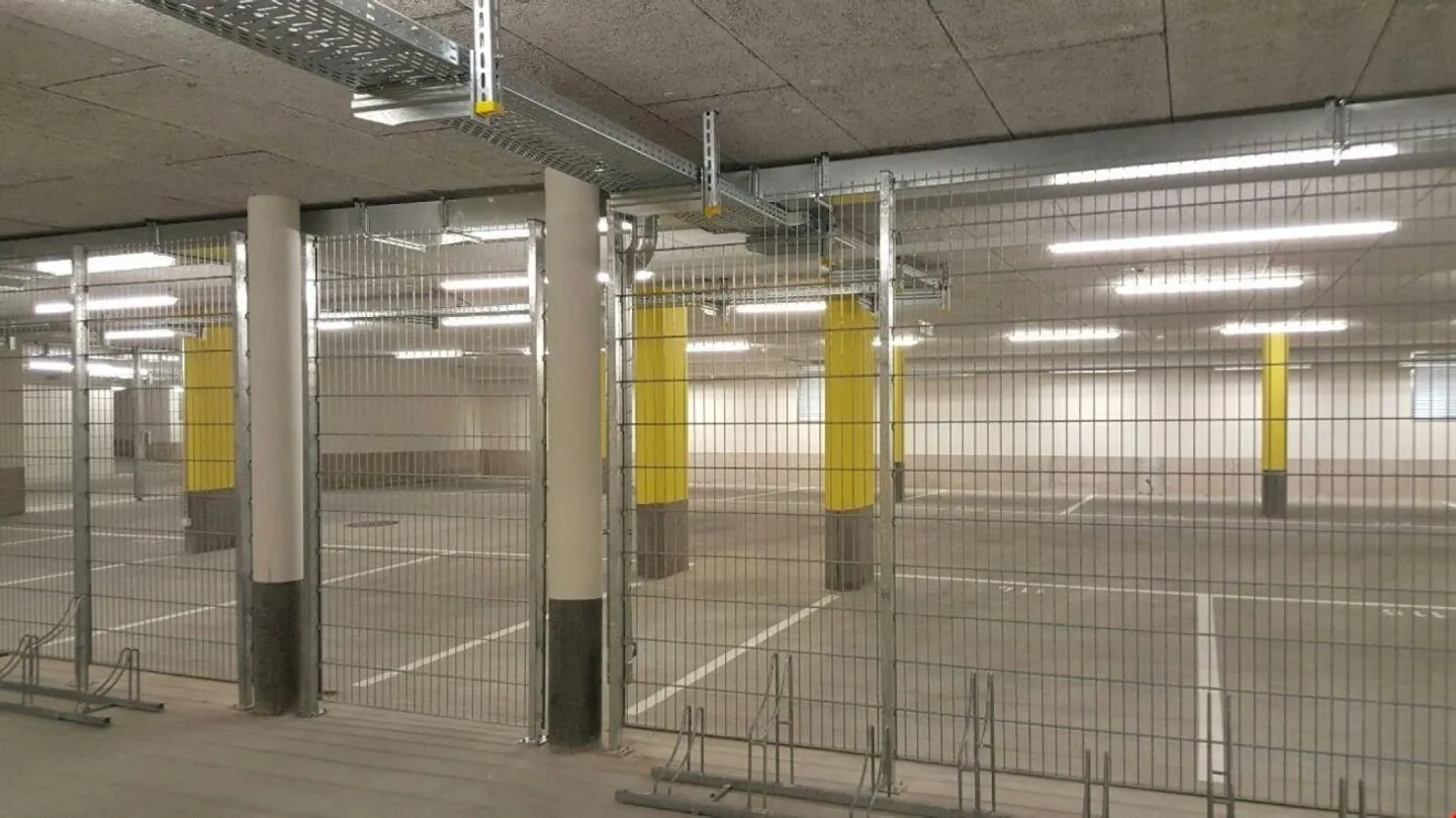 Places de parking pour voitures anciennes - Photo 4 sur 5