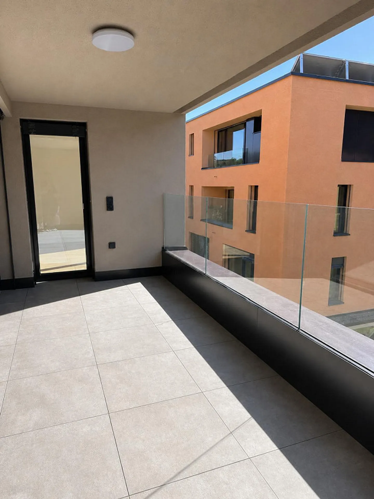 Moderno appartamento di 3,5 stanze in nuova costruzione ad Aarburg - Foto 4 di 5