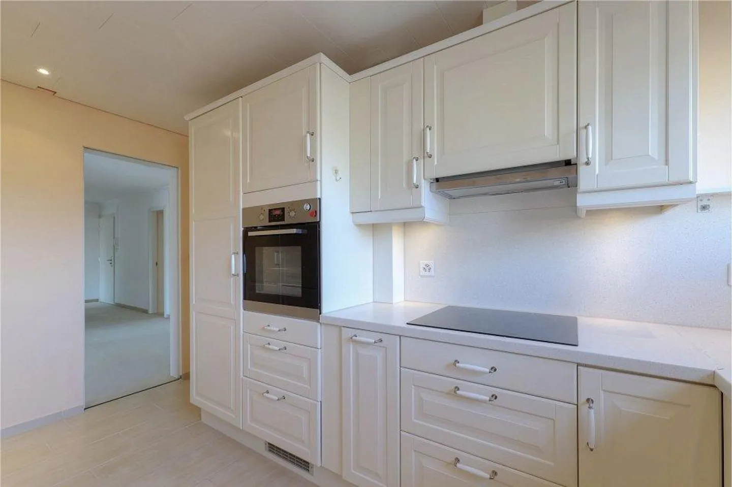 Condominio di 4½ stanze al 3° piano con ascensore e balcone d'angolo vetrato - Foto 7 di 13