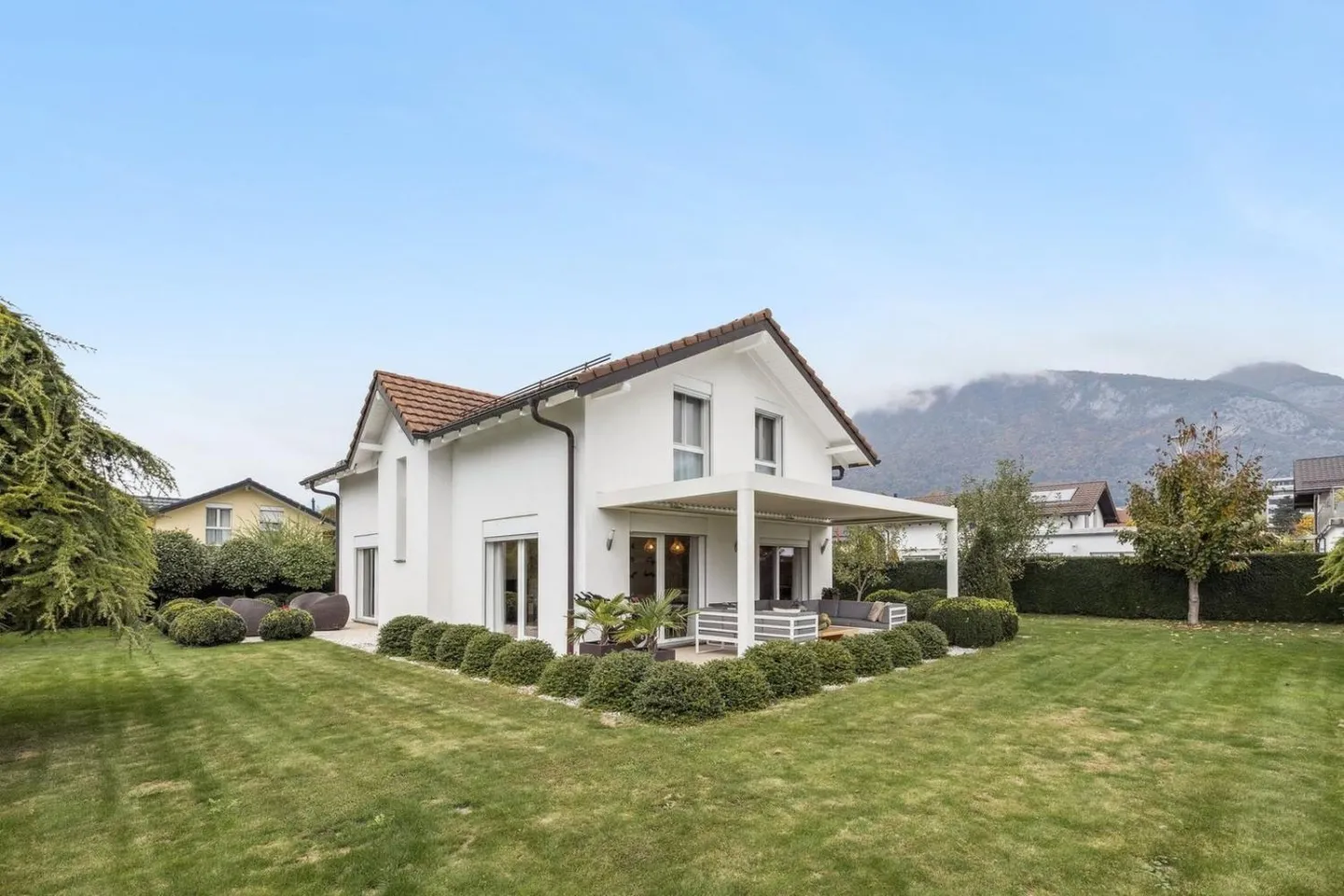 Wunderschöne individuelle Villa mit atemberaubendem Blick auf die Dents-du-Midi - Foto 1 von 13
