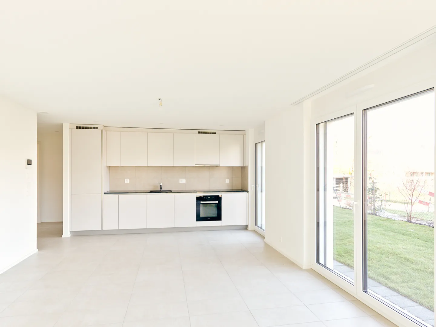 4.5 Room New Build on the Ground Floor with Garden, Ideal for a Family - Photo 2 of 9