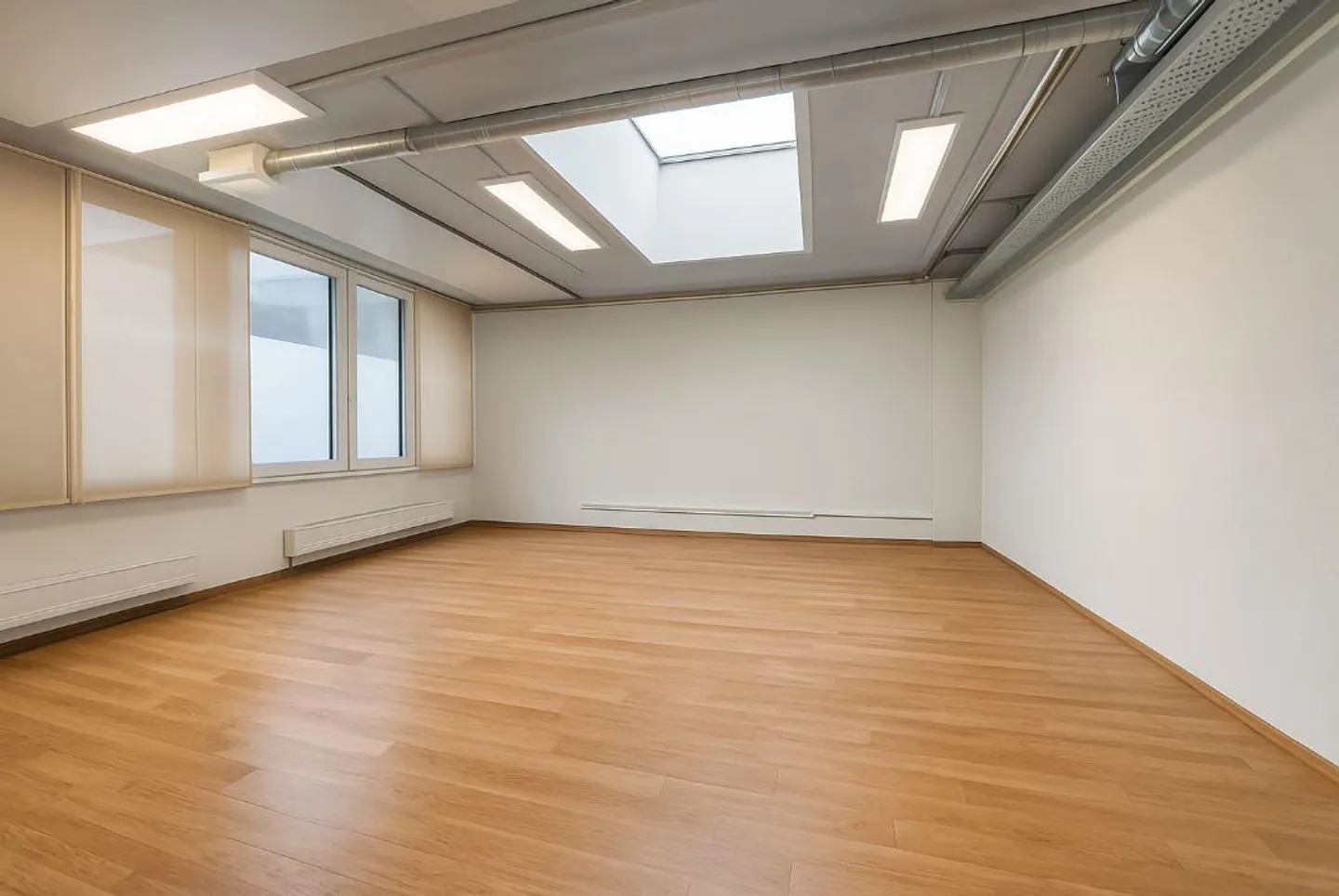 Spacious office space in prime location in Baden - Photo 2 of 6