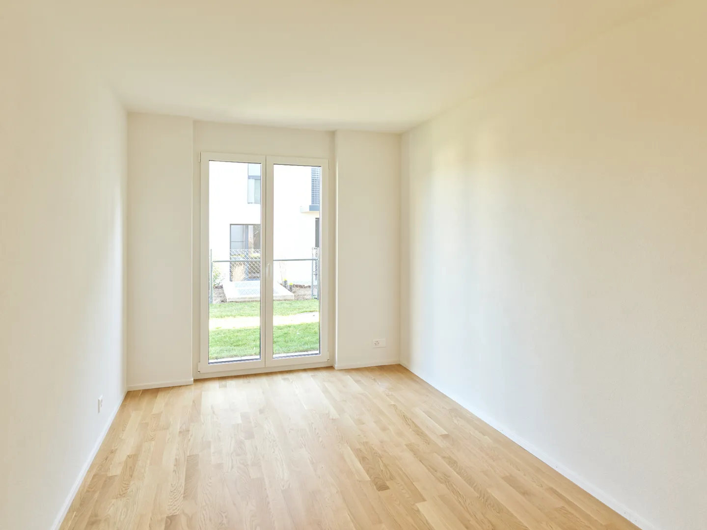 4.5 Room New Build on the Ground Floor with Garden, Ideal for a Family - Photo 6 of 9