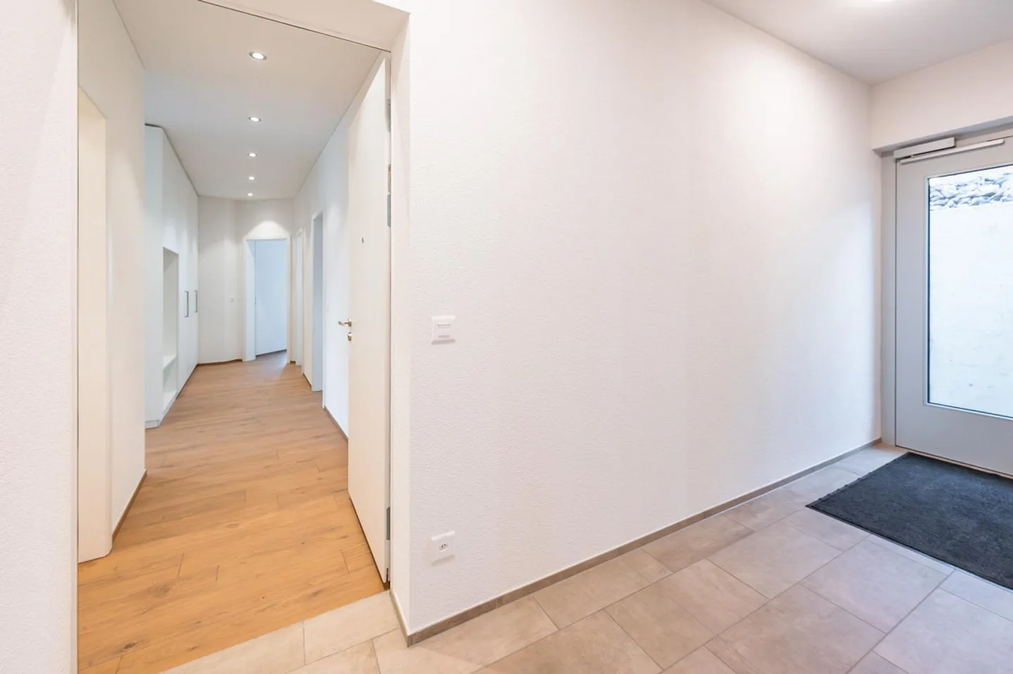 3.5 Room Apartment - Photo 2 of 12