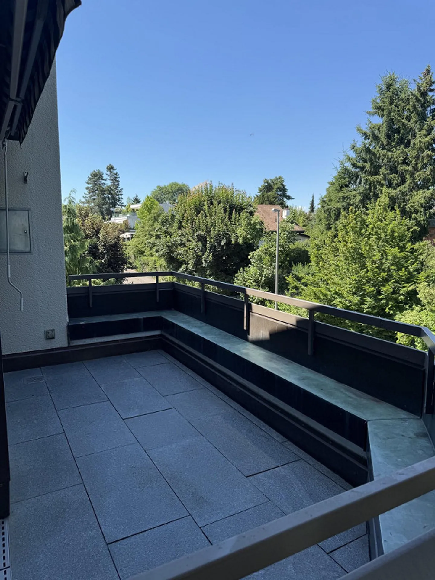 Incantevole appartamento mansardato 2.5 locali con ampio spazio hobby per ospiti - Foto 4 di 7