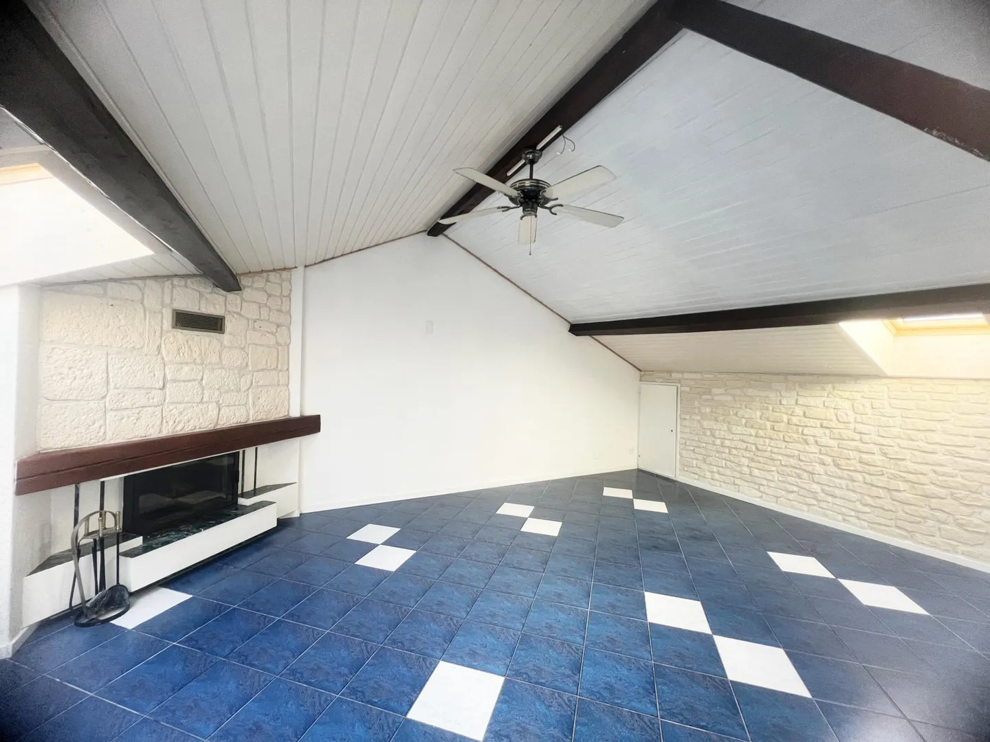 Charming apartment in the heart of the village of Marin - Photo 2 of 8