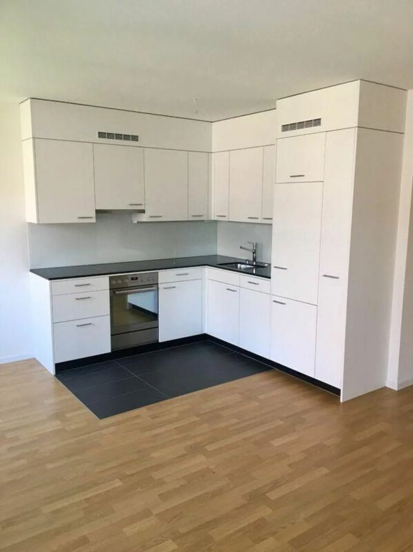 Charming 3.5 Room Apartment in Dietikon - Photo 2 of 7