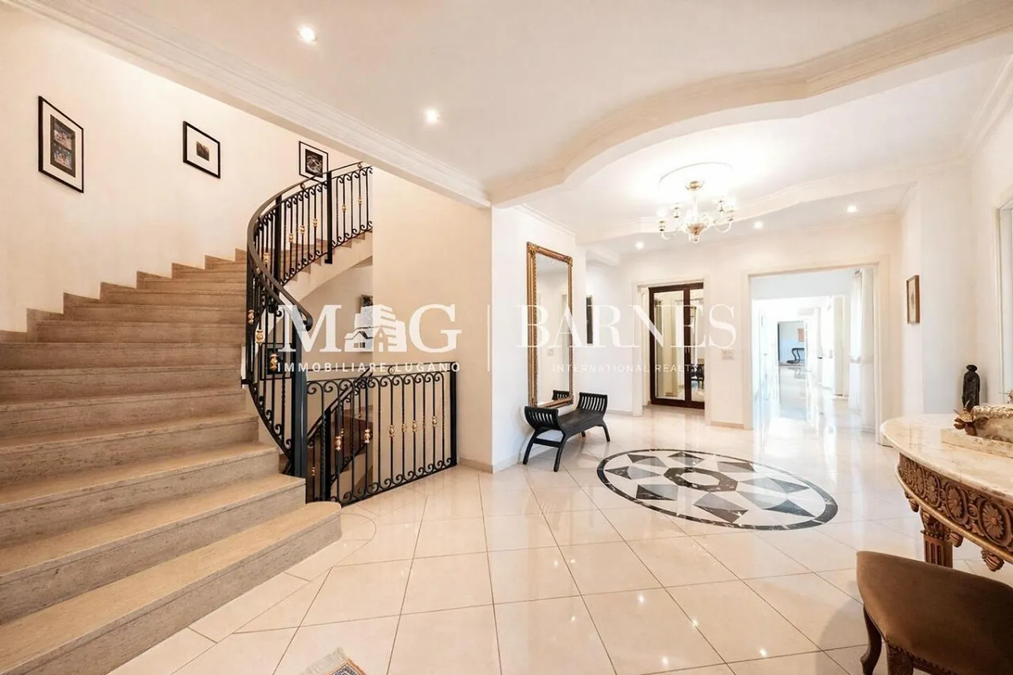 Villa élégante avec piscine et dépendance - Photo 3 sur 30