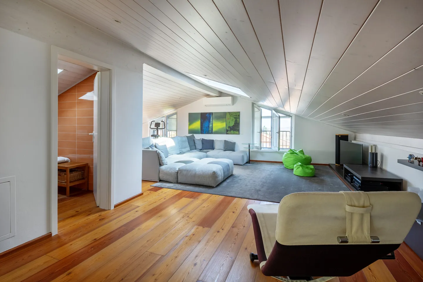 Élégante maison jumelée avec jardin et grandes pièces - Photo 5 sur 13