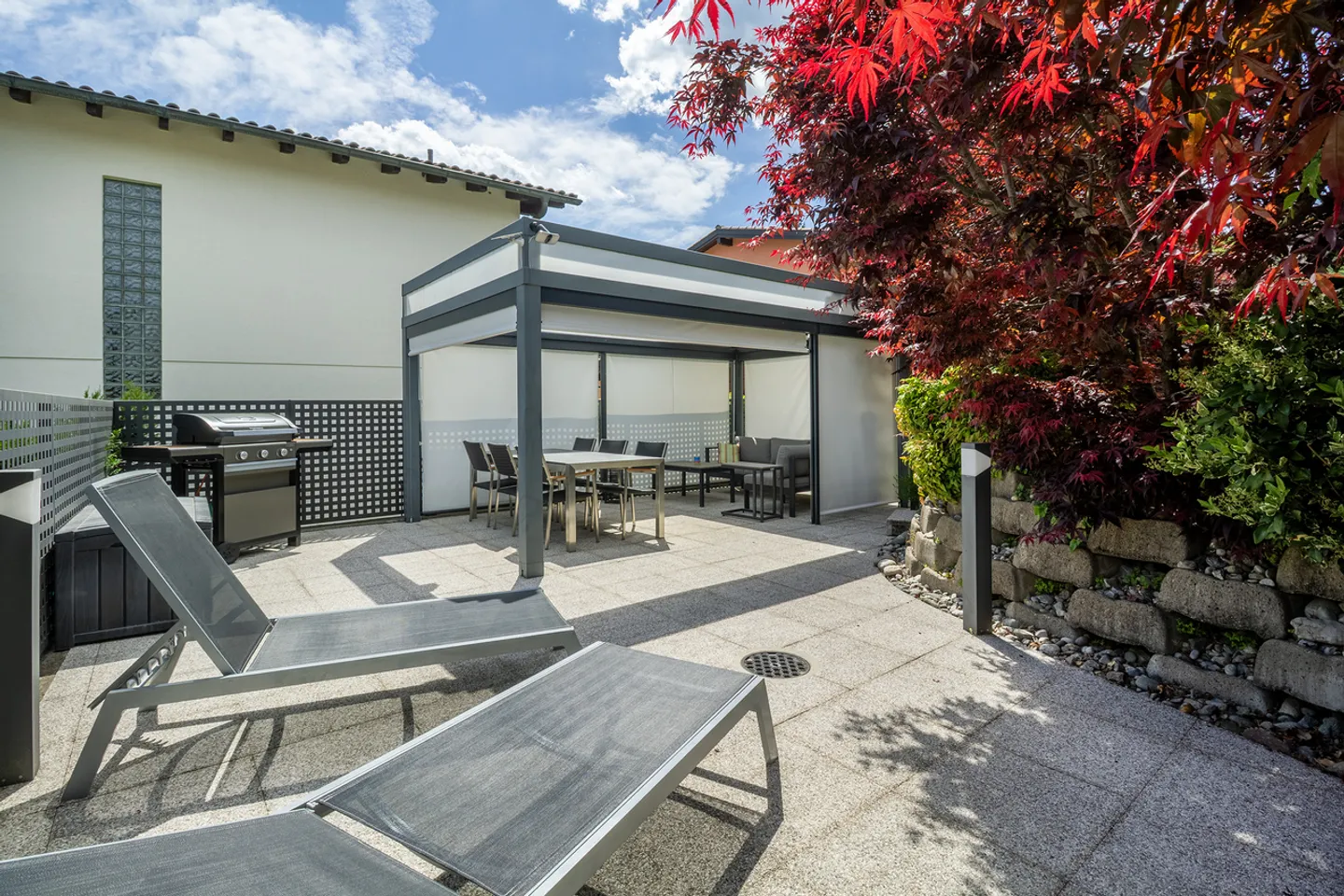 Élégante maison jumelée avec jardin et grandes pièces - Photo 11 sur 13