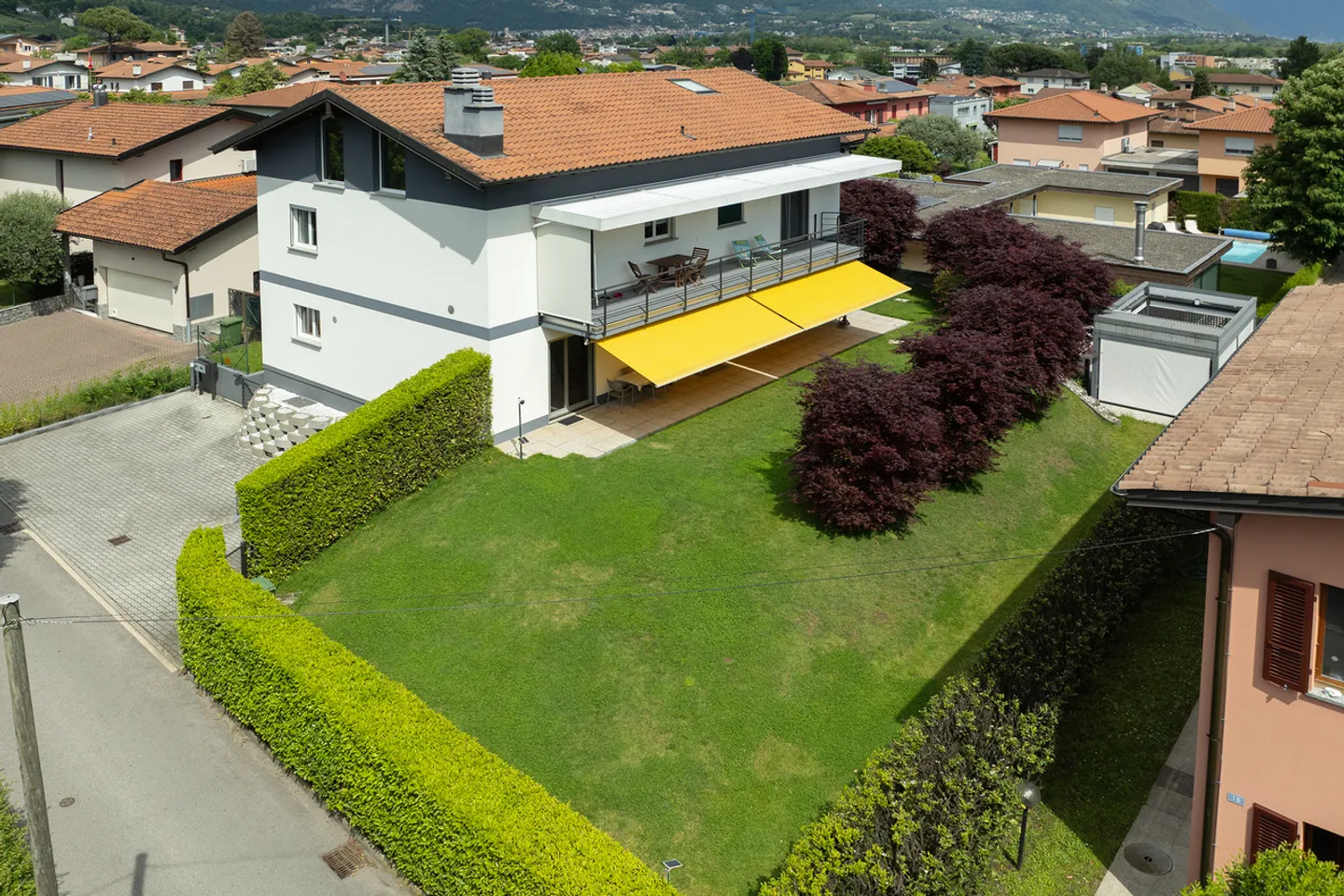 Élégante maison jumelée avec jardin et grandes pièces - Photo 12 sur 13