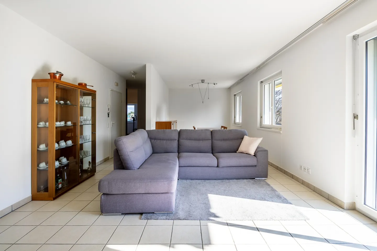 Élégante maison jumelée avec jardin et grandes pièces - Photo 8 sur 13