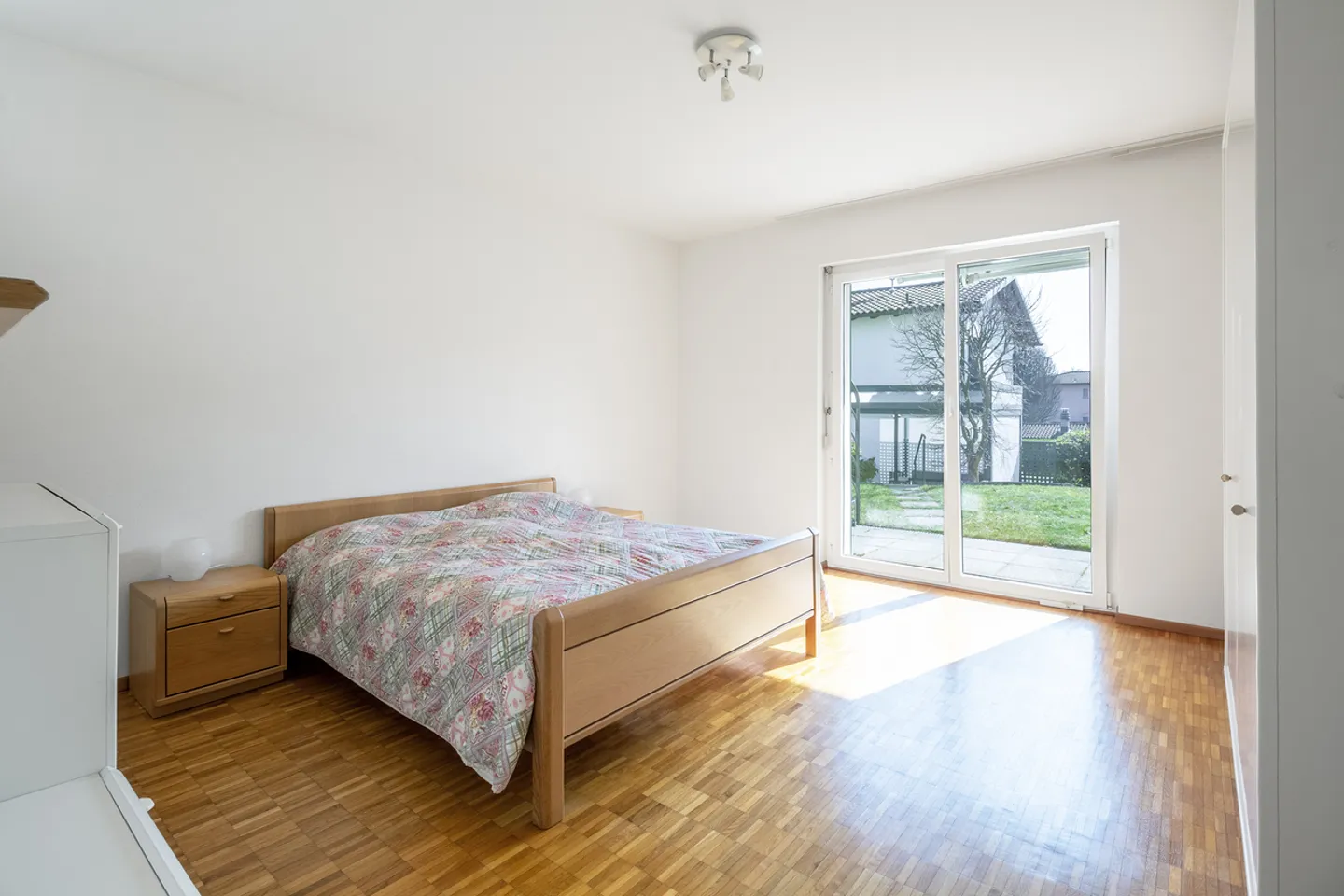 Élégante maison jumelée avec jardin et grandes pièces - Photo 10 sur 13