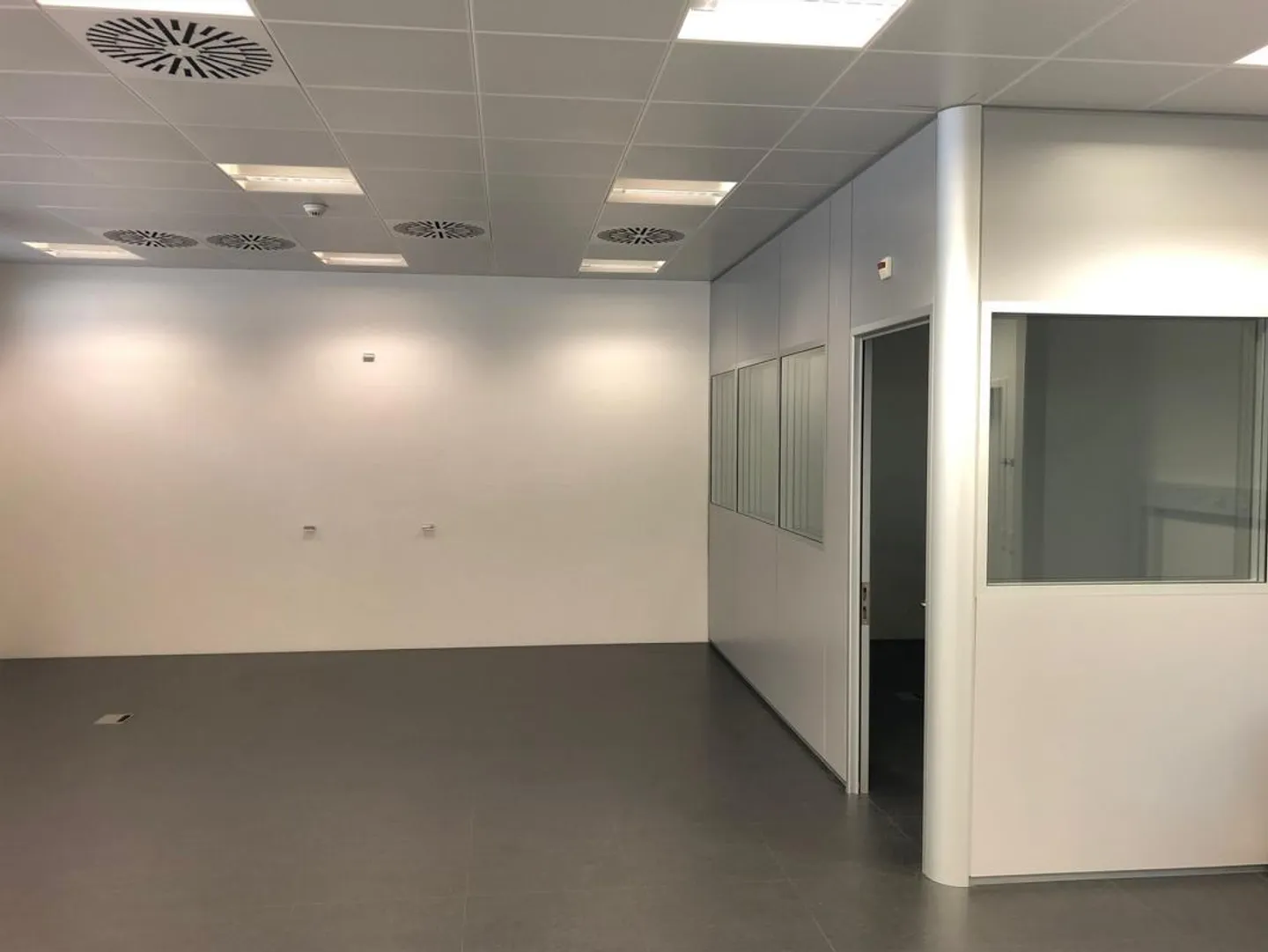 Affittasi Uffici e Depositi a Riazzino - Foto 4 di 8